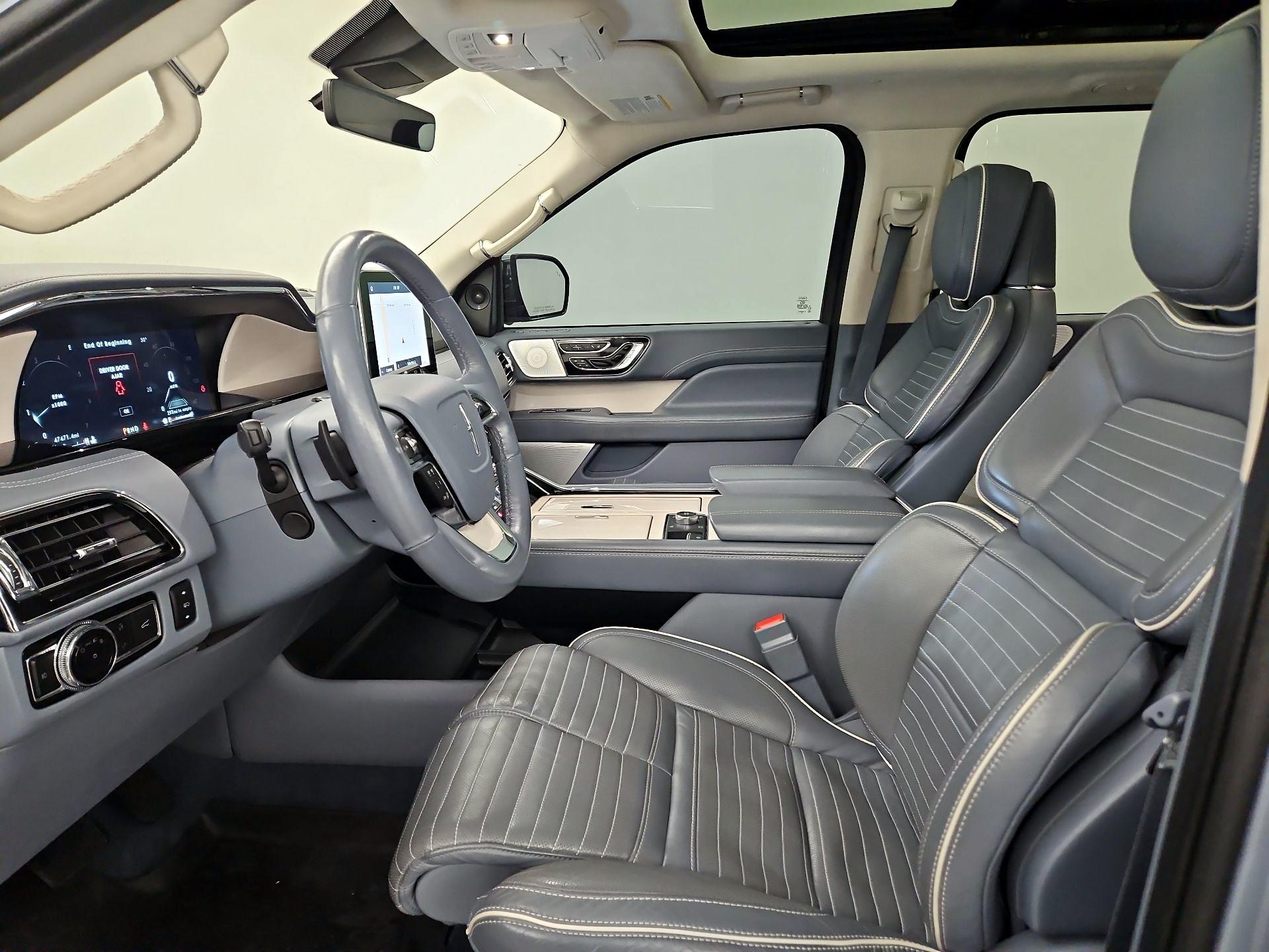 Thumbnail: 2020 Lincoln Navigator - 11