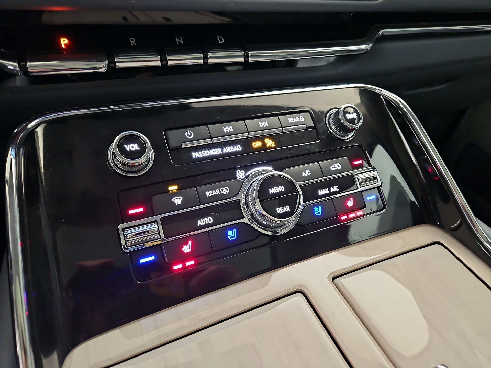 Thumbnail: 2020 Lincoln Navigator - 17