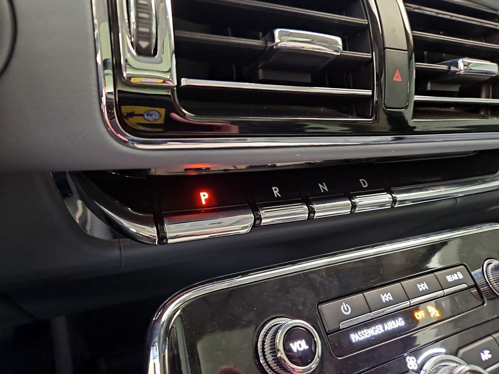 Thumbnail: 2020 Lincoln Navigator - 18