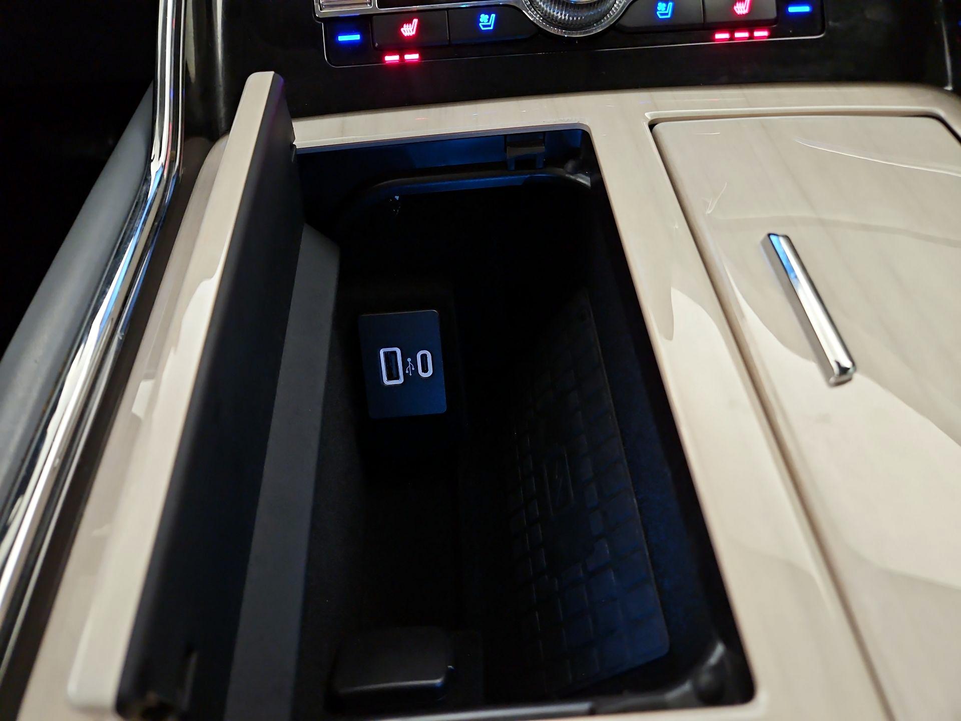 Thumbnail: 2020 Lincoln Navigator - 19