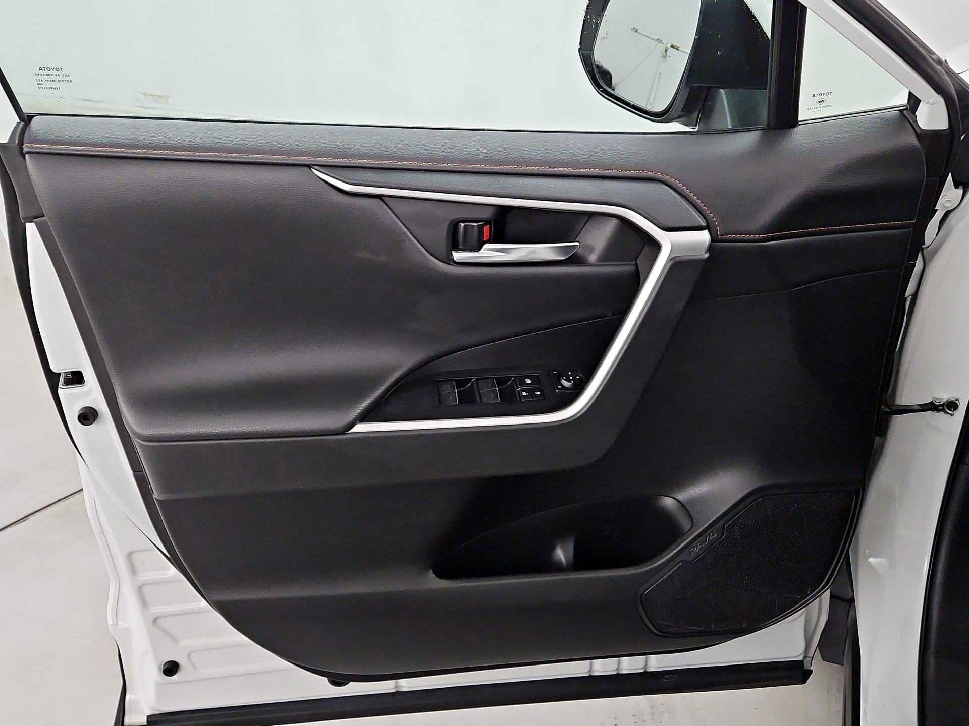 Thumbnail: 2022 Toyota RAV4 - 12