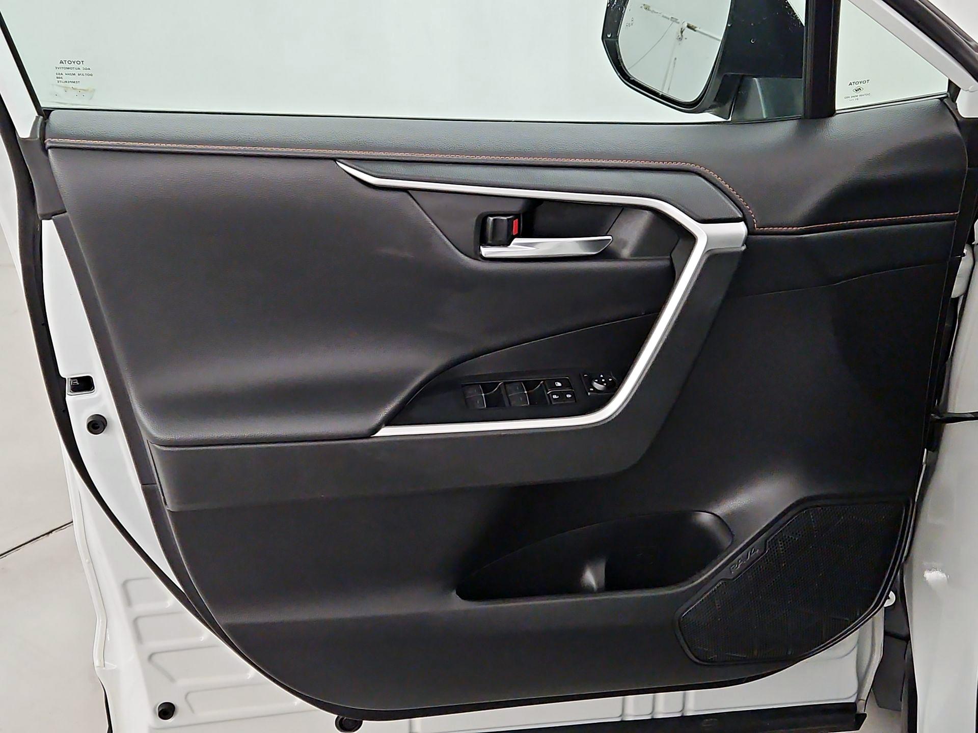 Thumbnail: 2022 Toyota RAV4 - 14