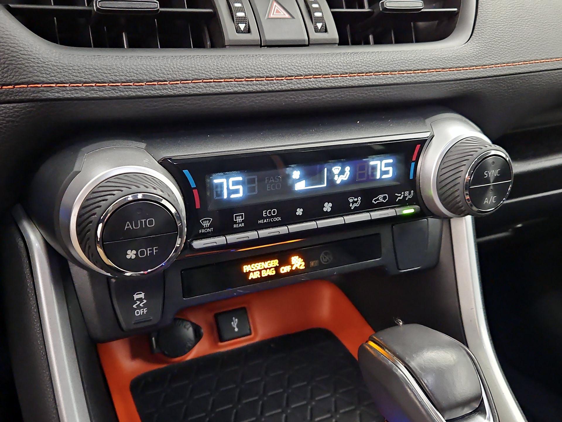 Thumbnail: 2022 Toyota RAV4 - 16