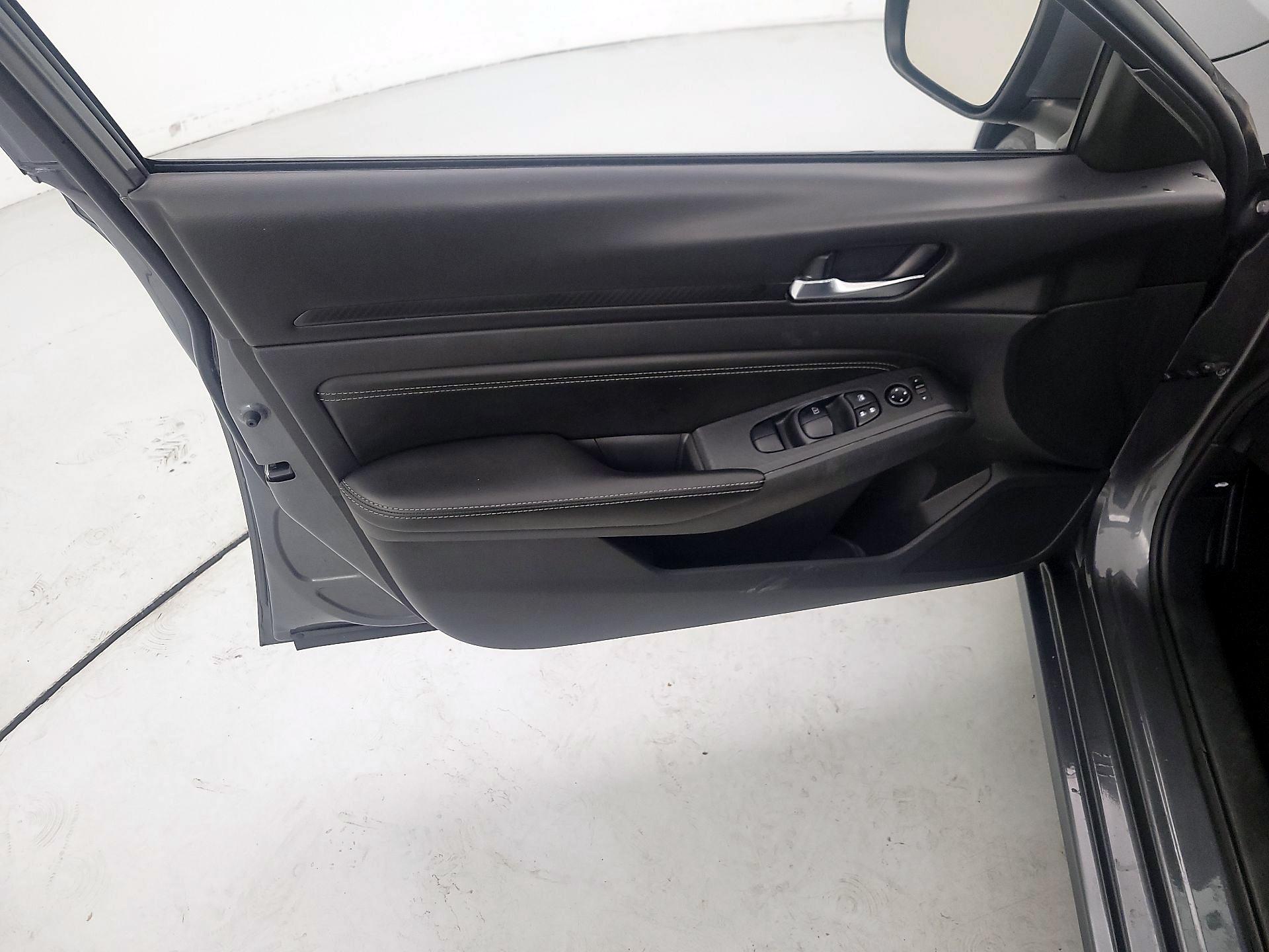 Thumbnail: 2020 Nissan Altima - 12