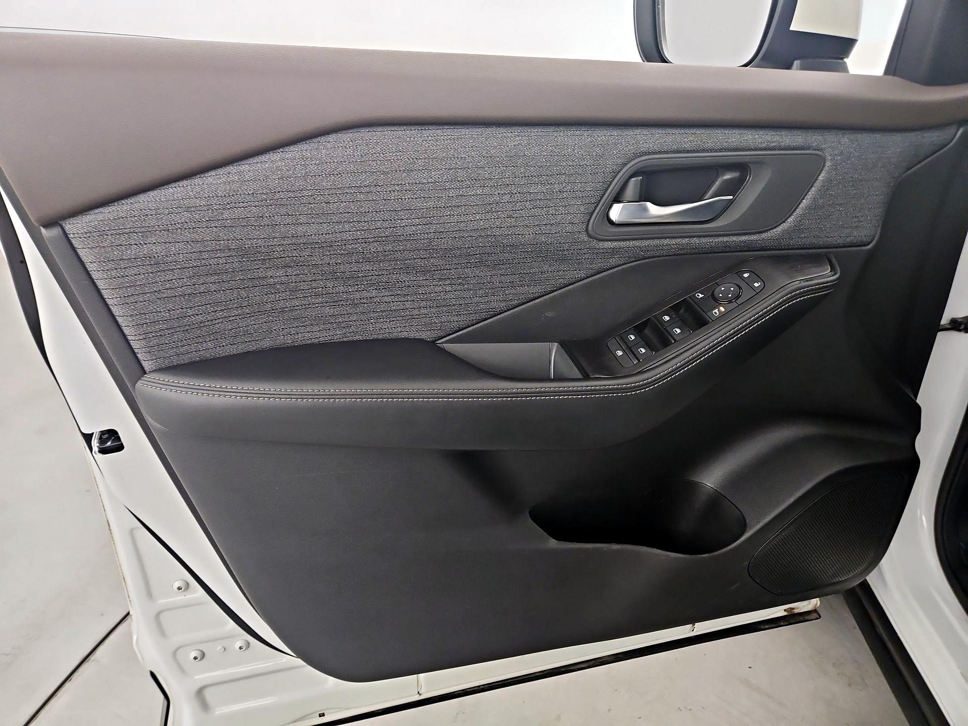 Thumbnail: 2023 Nissan Rogue - 12