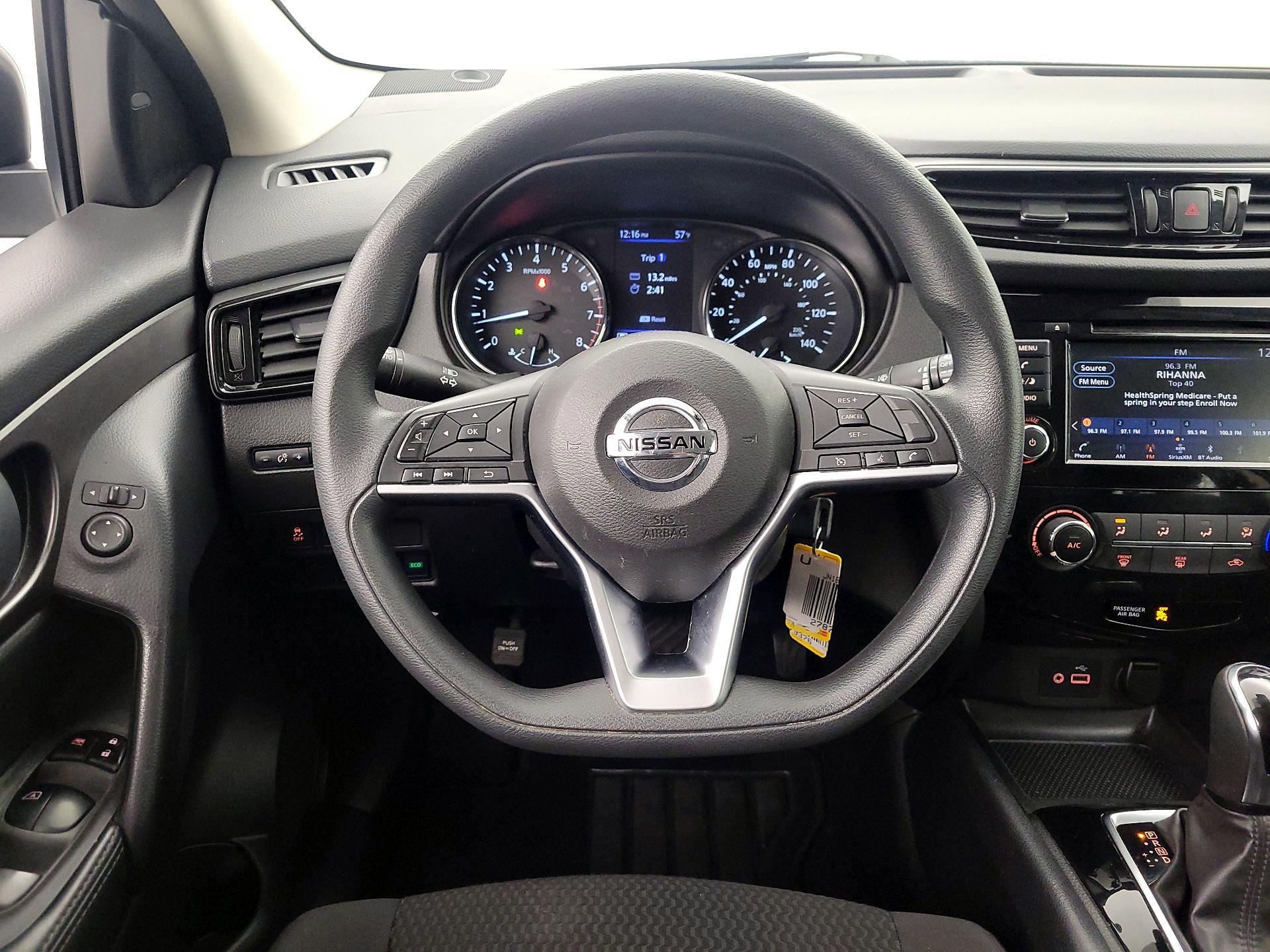 Thumbnail: 2021 Nissan Rogue Sport - 10