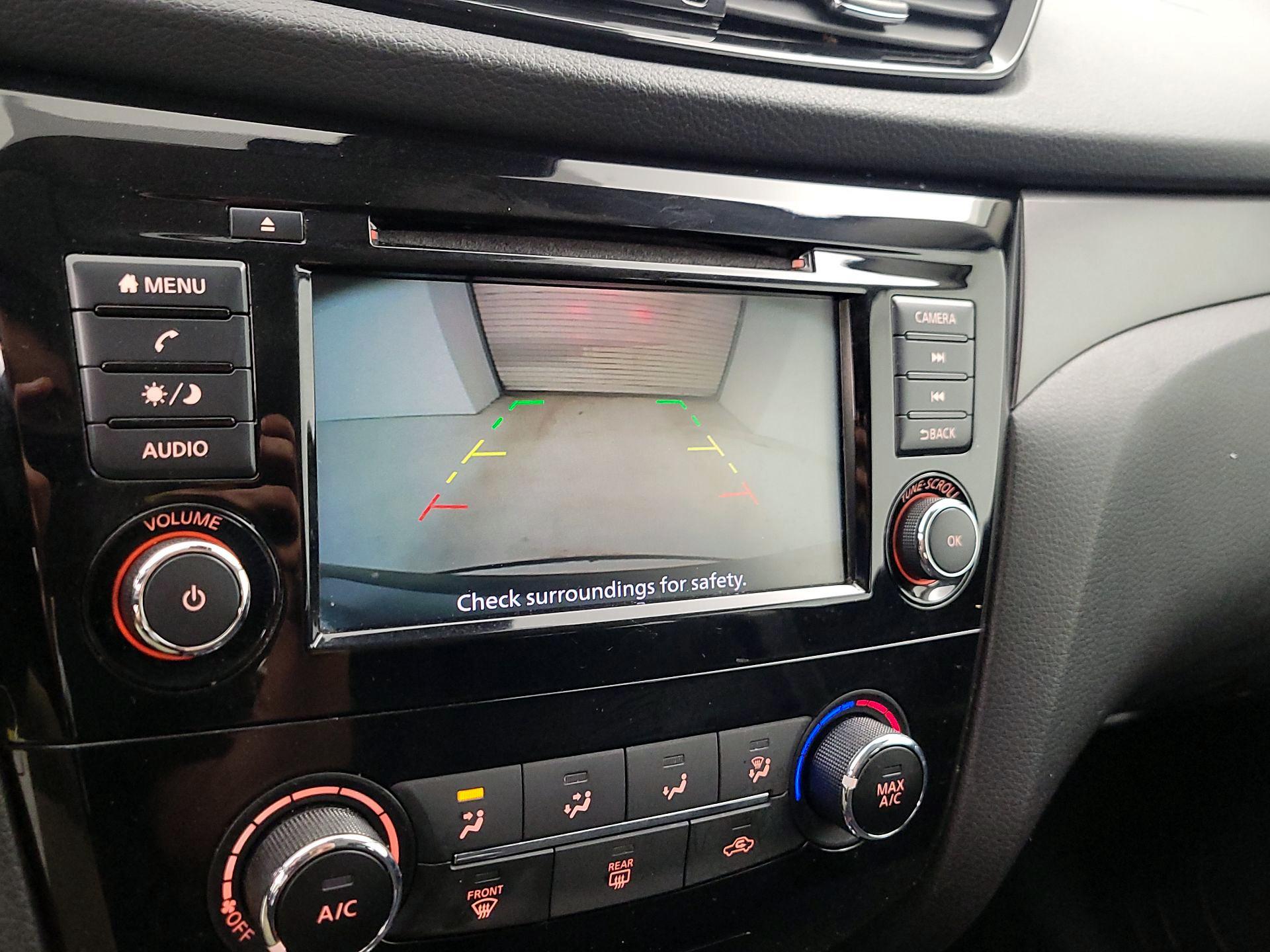 Thumbnail: 2021 Nissan Rogue Sport - 14