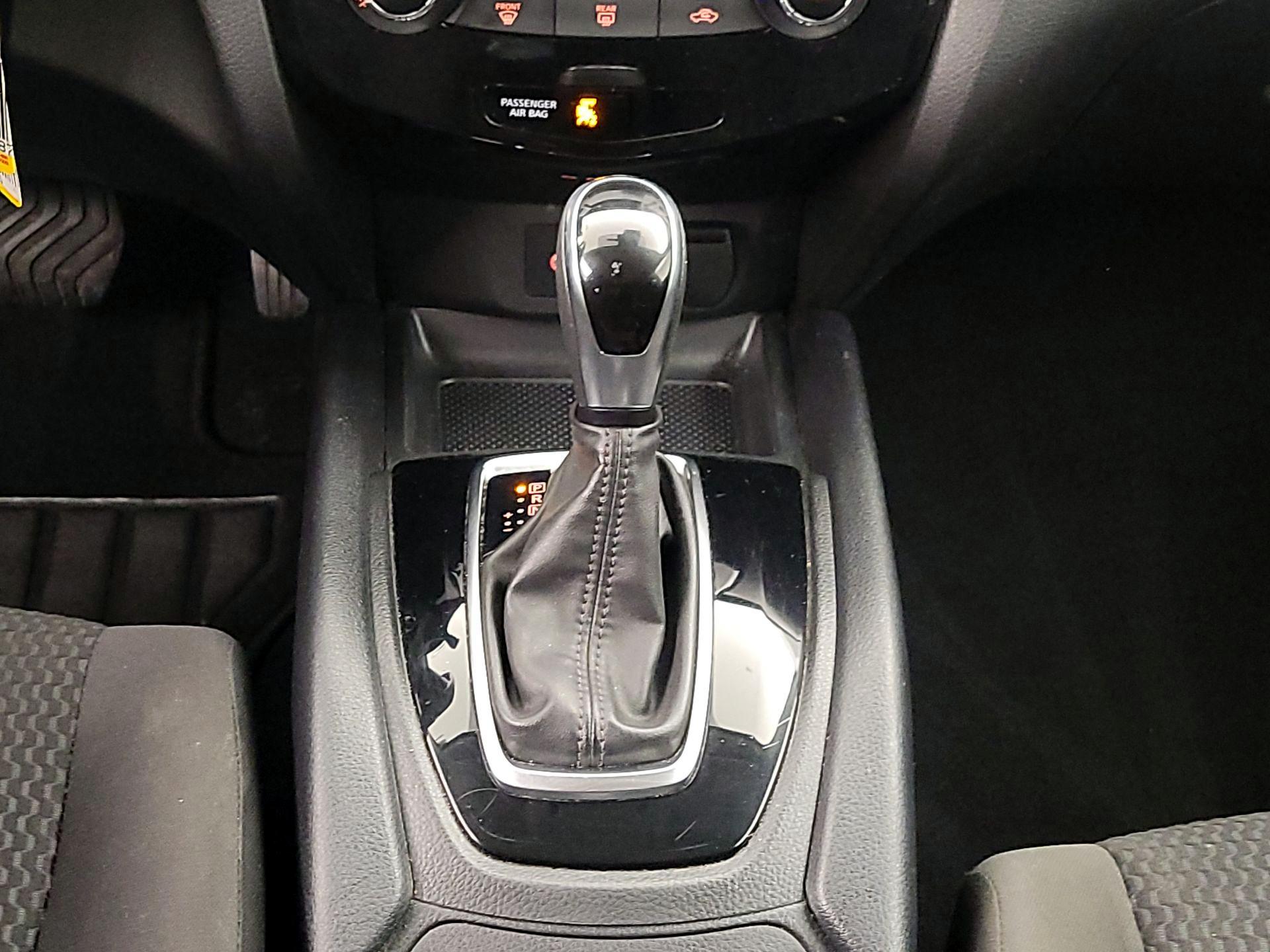 Thumbnail: 2021 Nissan Rogue Sport - 17