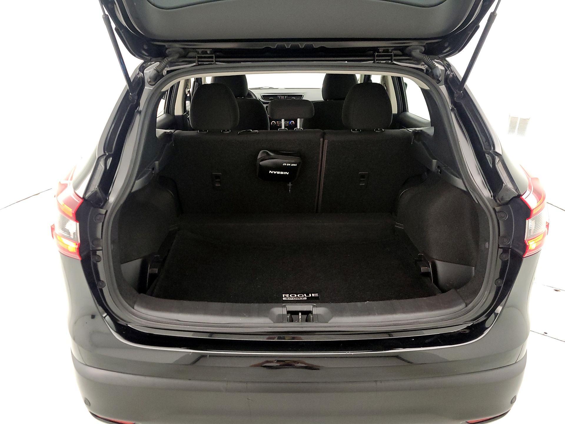 Thumbnail: 2021 Nissan Rogue Sport - 20