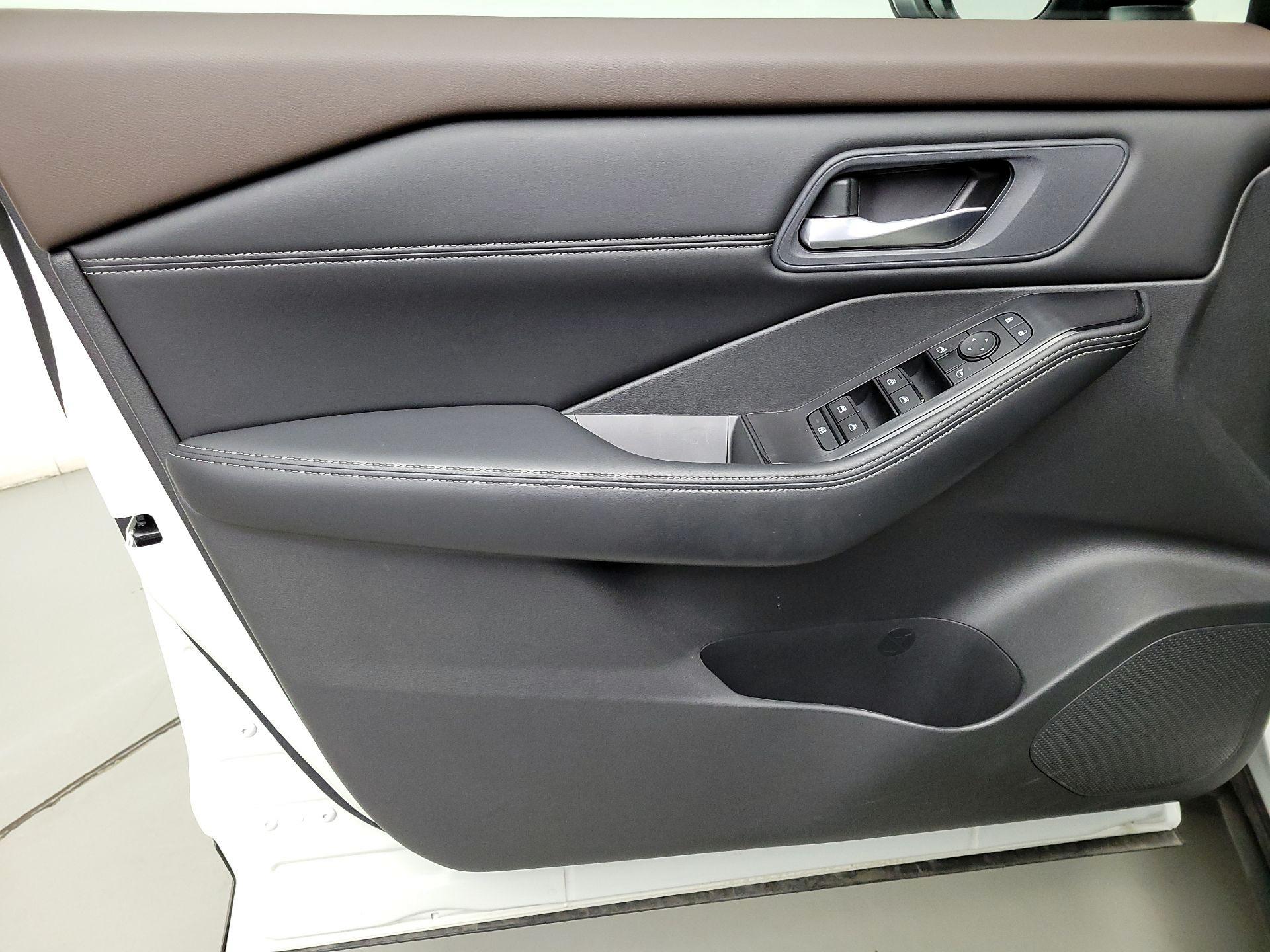 Thumbnail: 2023 Nissan Rogue - 12