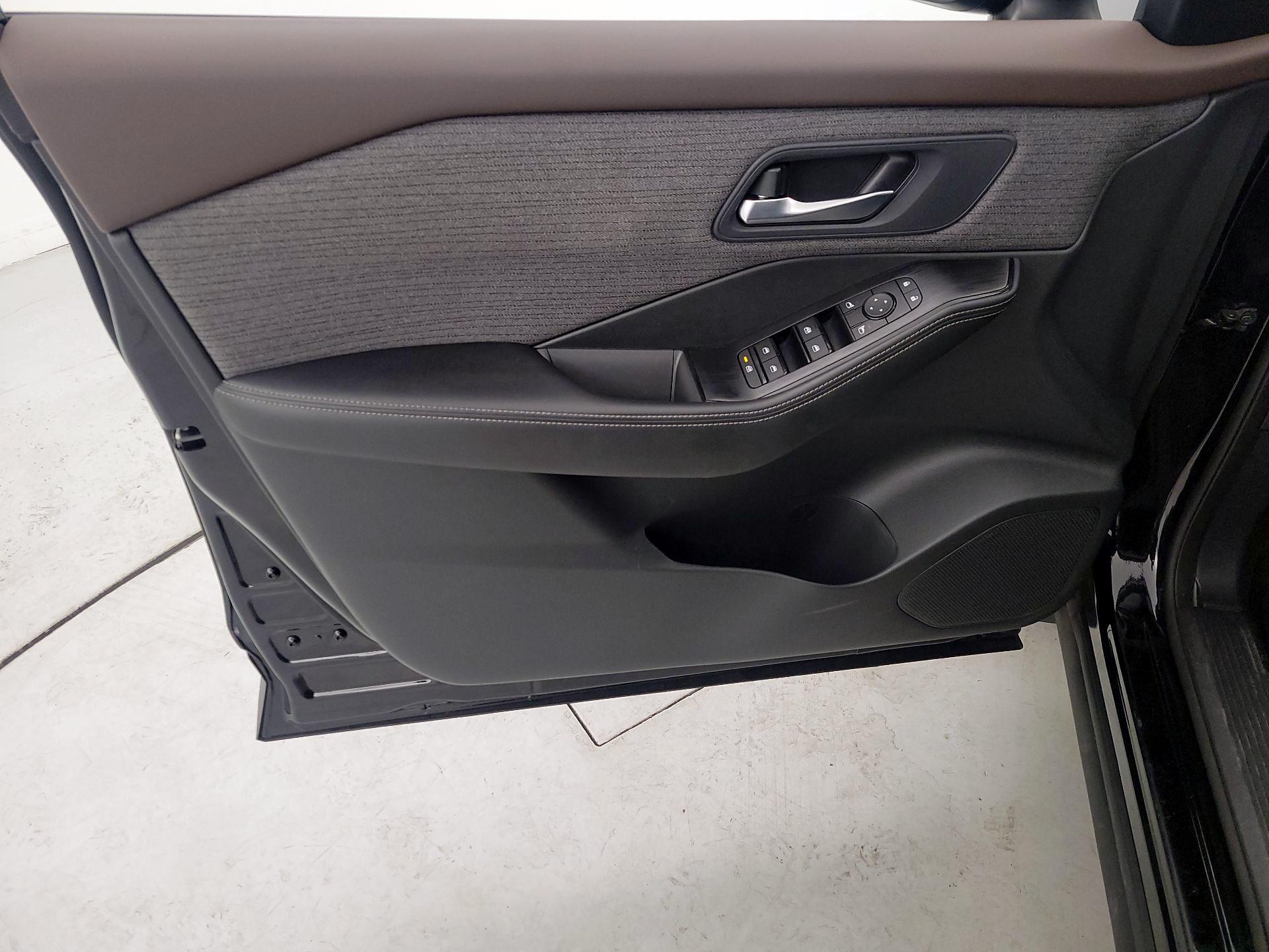 Thumbnail: 2023 Nissan Rogue - 12