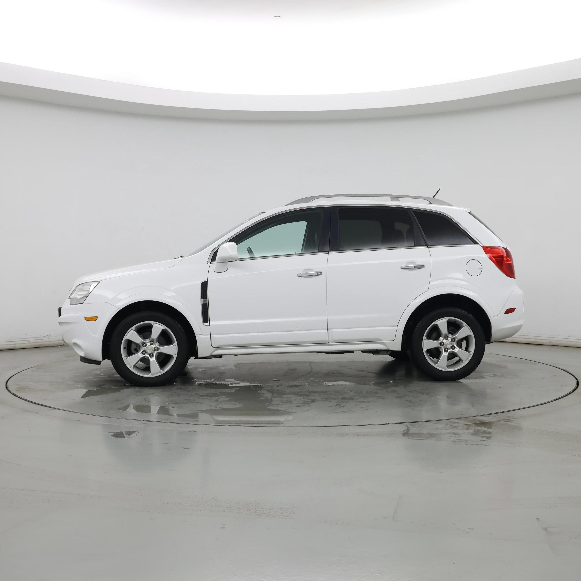 Thumbnail: 2014 Chevrolet Captiva Sport - 3