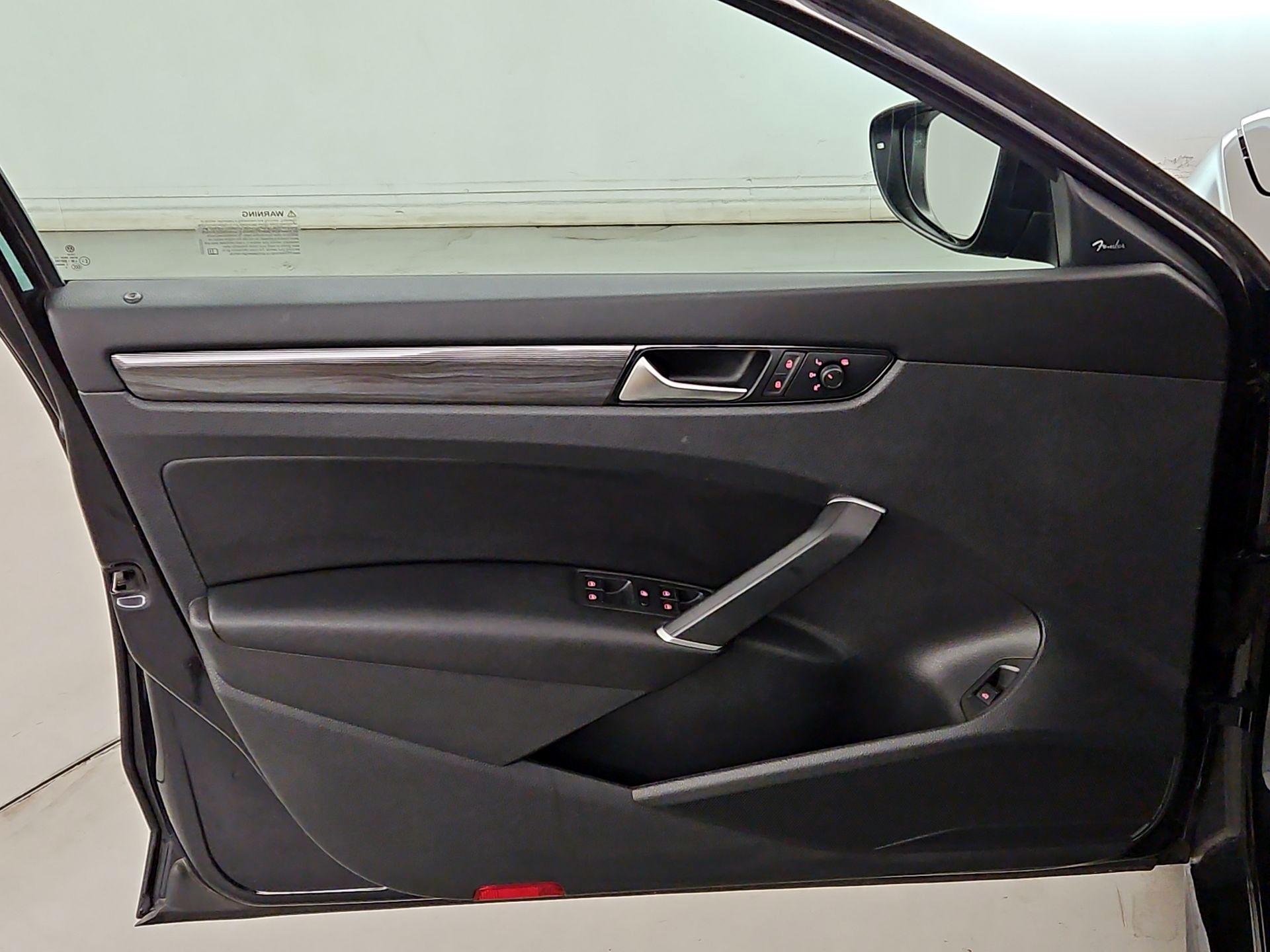 Thumbnail: 2021 Volkswagen Passat - 12