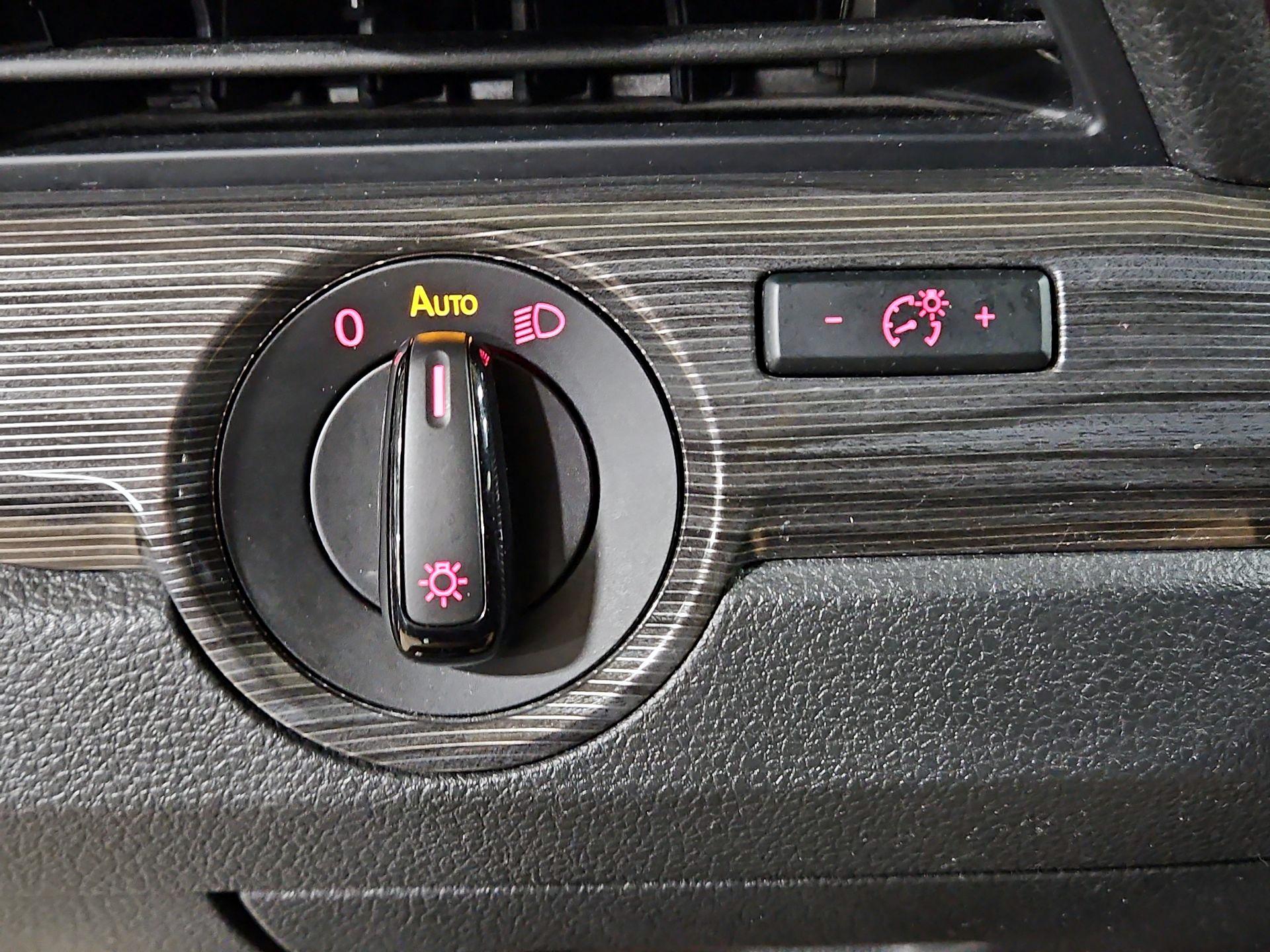 Thumbnail: 2021 Volkswagen Passat - 13