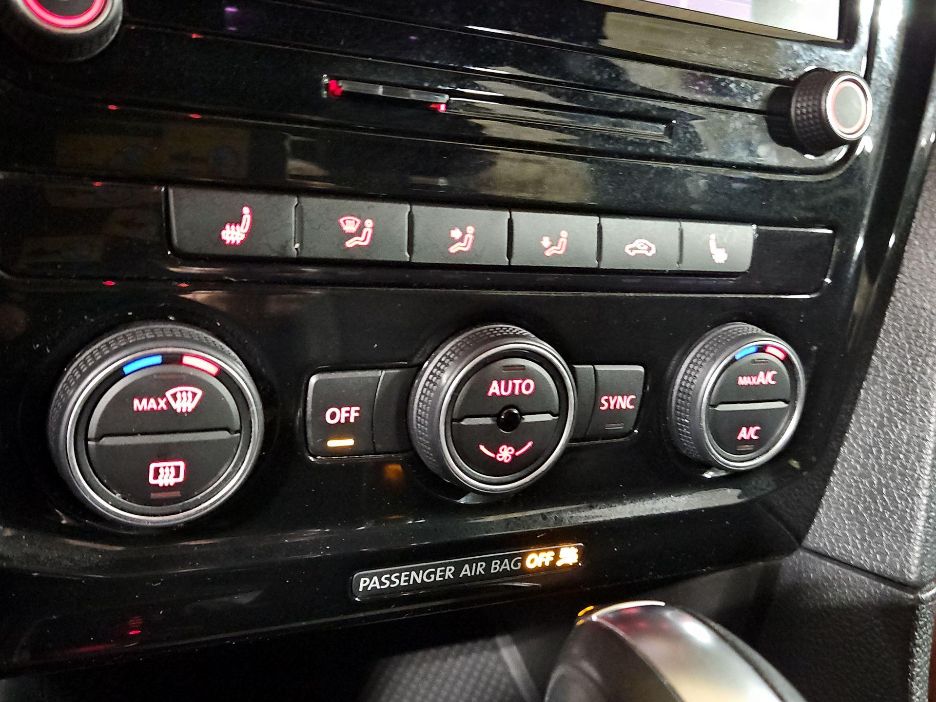 Thumbnail: 2021 Volkswagen Passat - 17