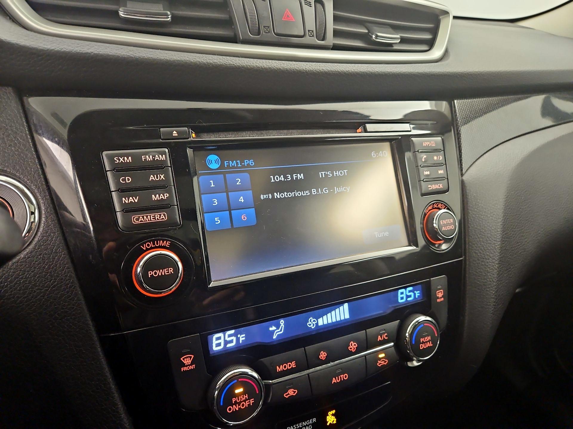 Thumbnail: 2016 Nissan Rogue - 16