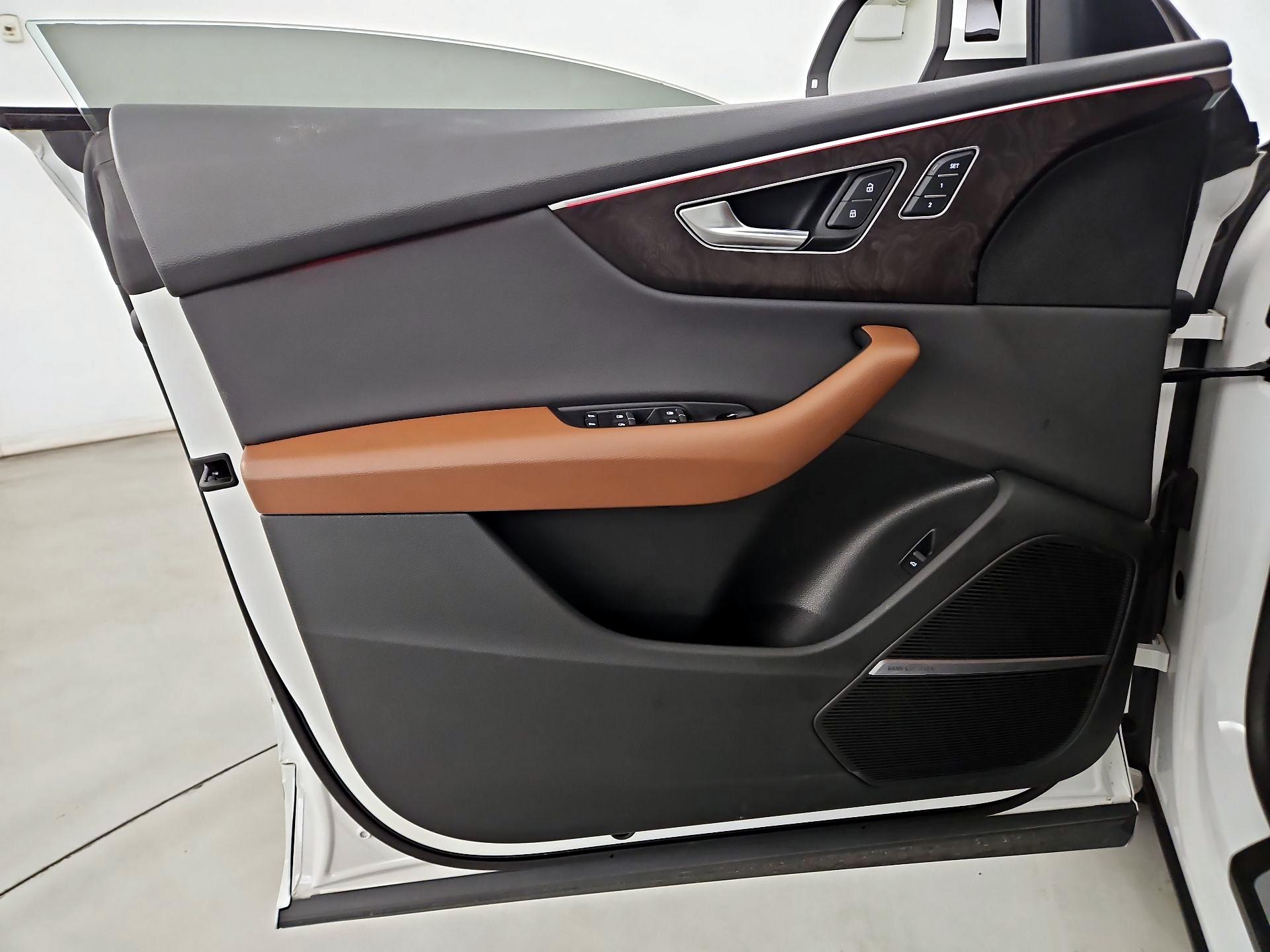 Thumbnail: 2020 Audi Q8 - 12