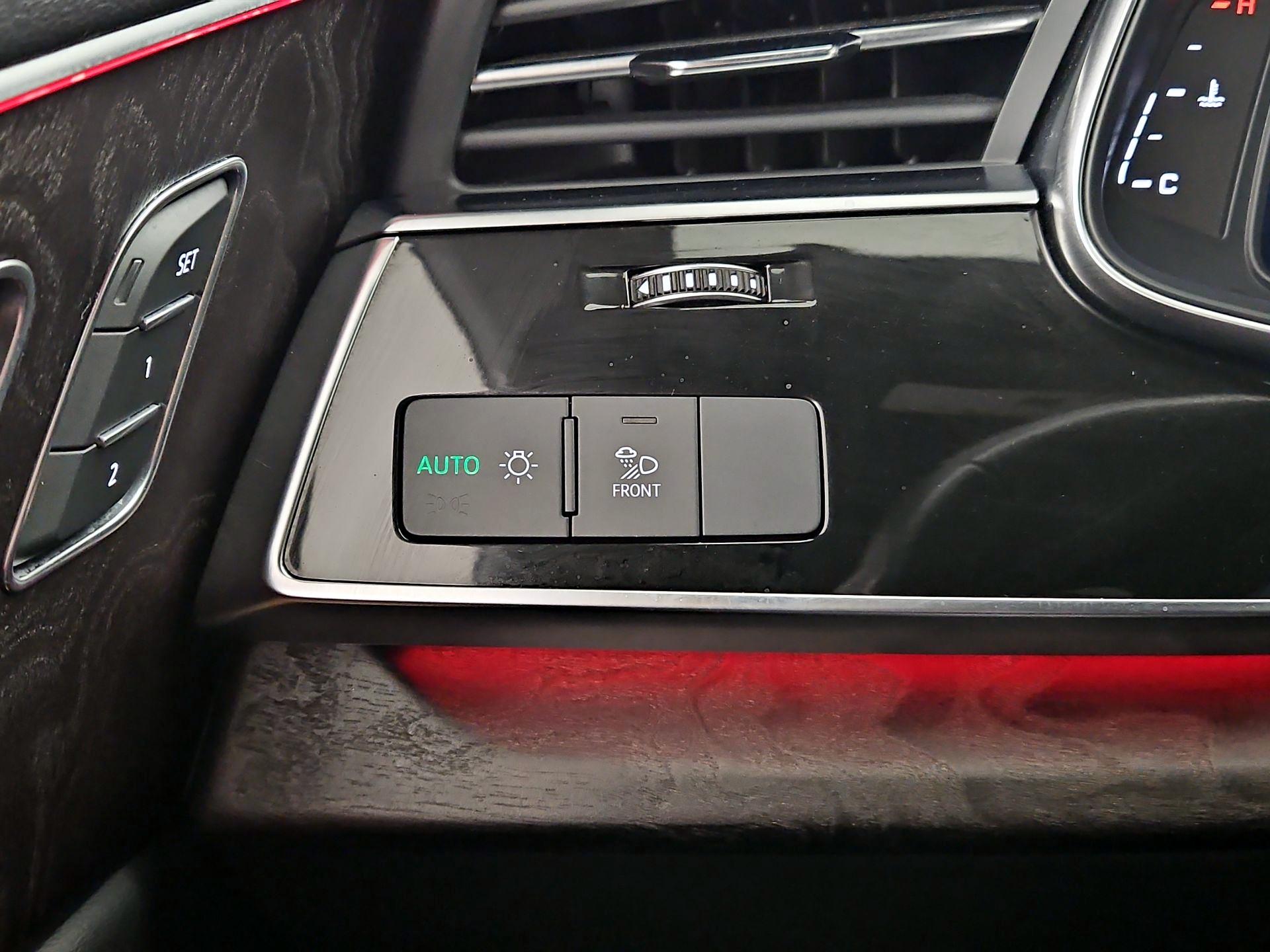 Thumbnail: 2020 Audi Q8 - 13