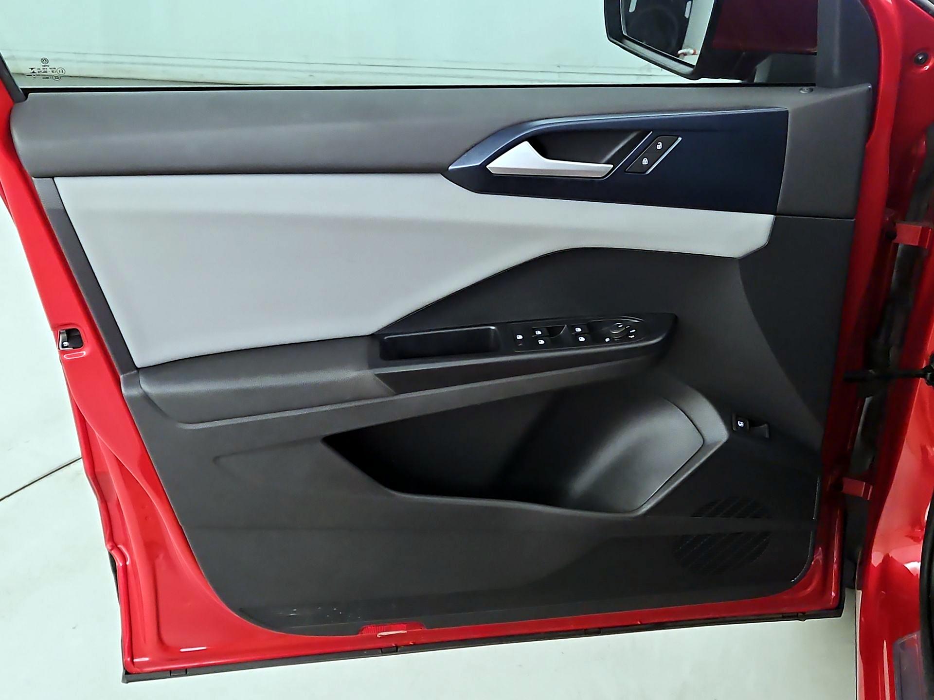 Thumbnail: 2022 Volkswagen Taos - 12