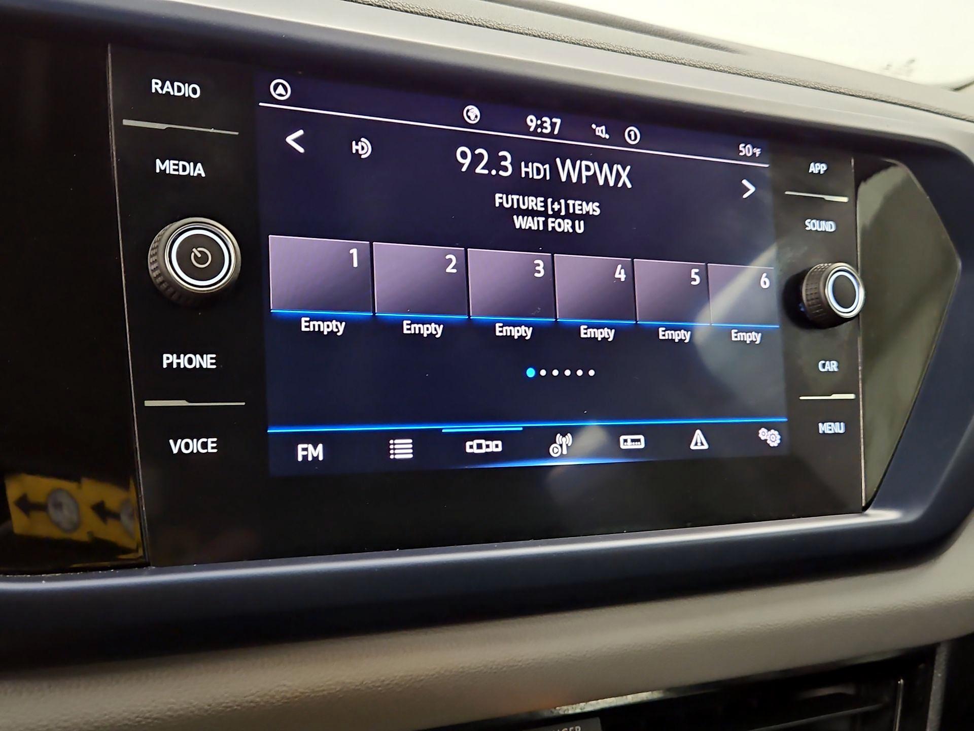 Thumbnail: 2022 Volkswagen Taos - 15