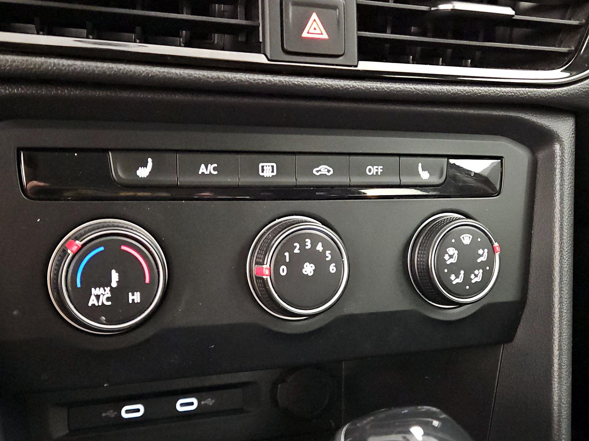 Thumbnail: 2022 Volkswagen Taos - 16