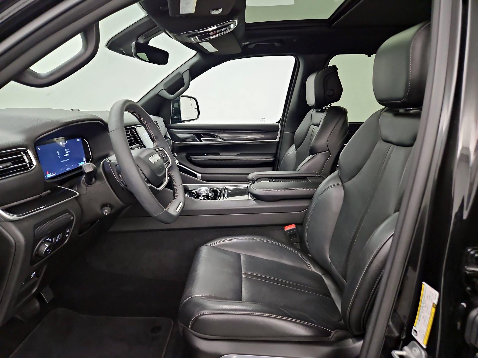 Thumbnail: 2022 Jeep Wagoneer - 11