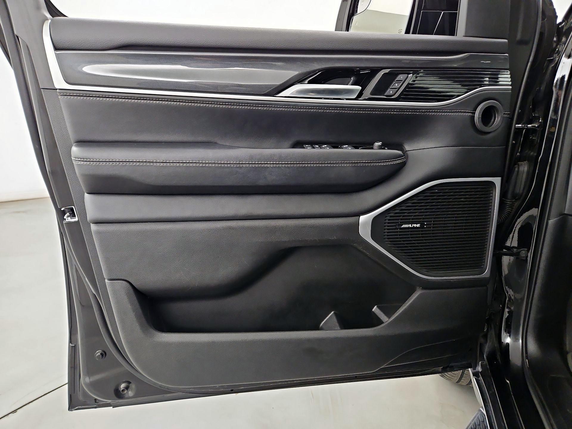 Thumbnail: 2022 Jeep Wagoneer - 12