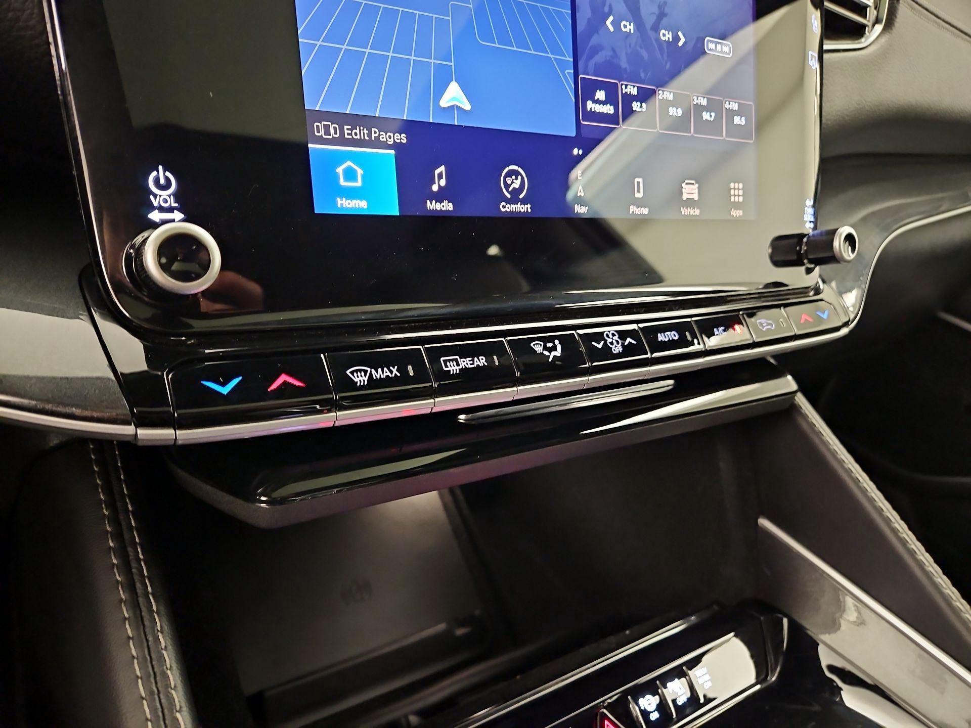 Thumbnail: 2022 Jeep Wagoneer - 17