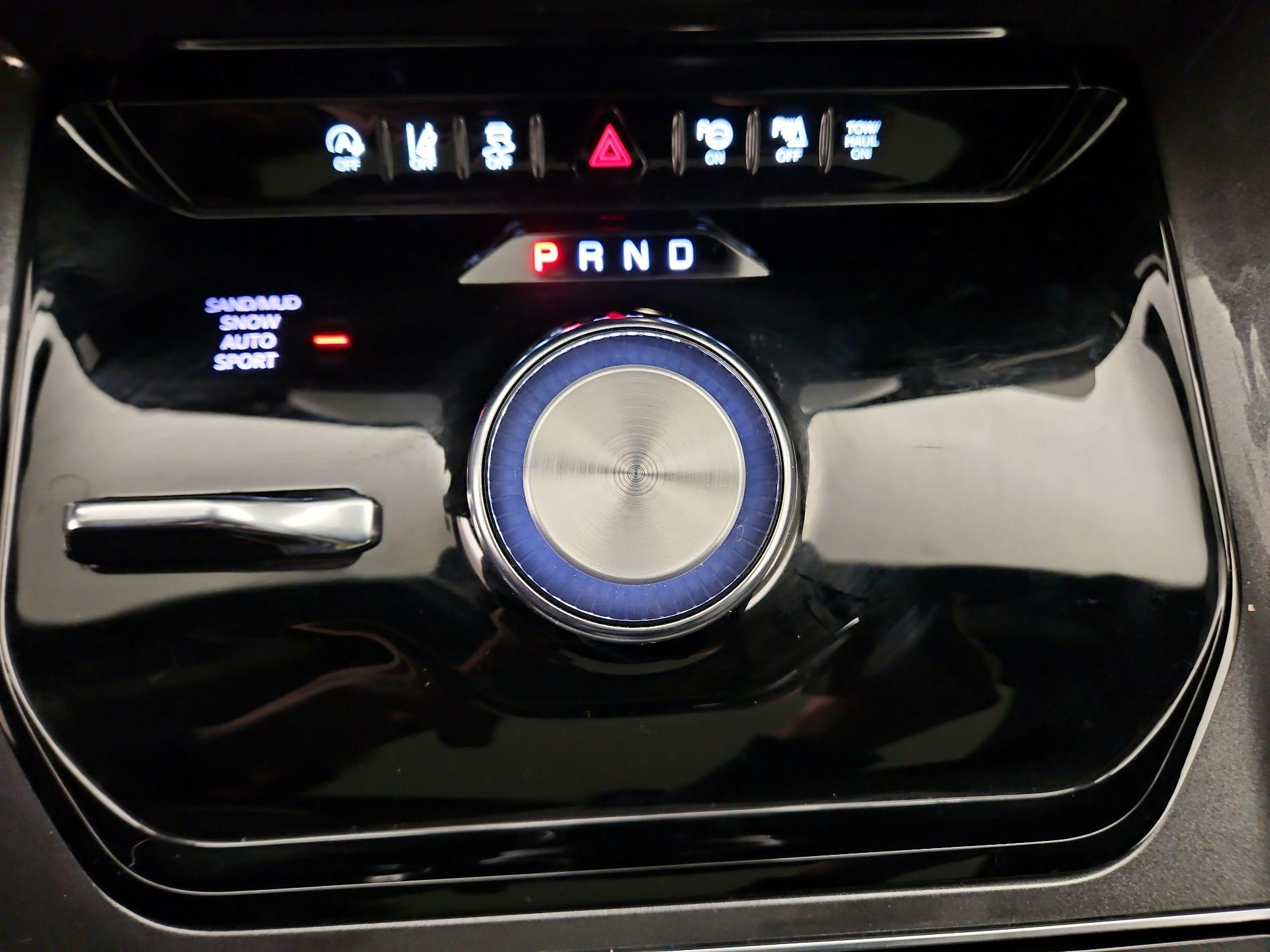 Thumbnail: 2022 Jeep Wagoneer - 18