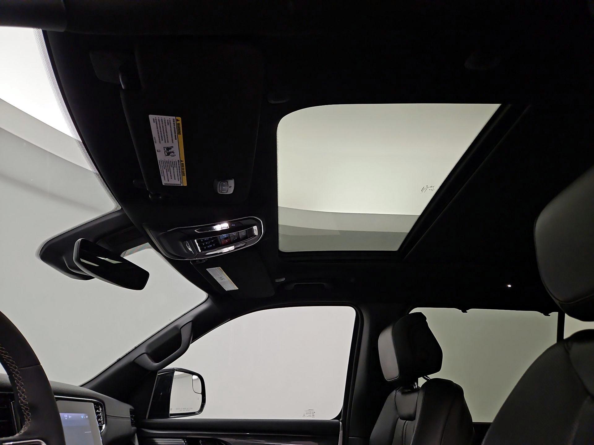 Thumbnail: 2022 Jeep Wagoneer - 20