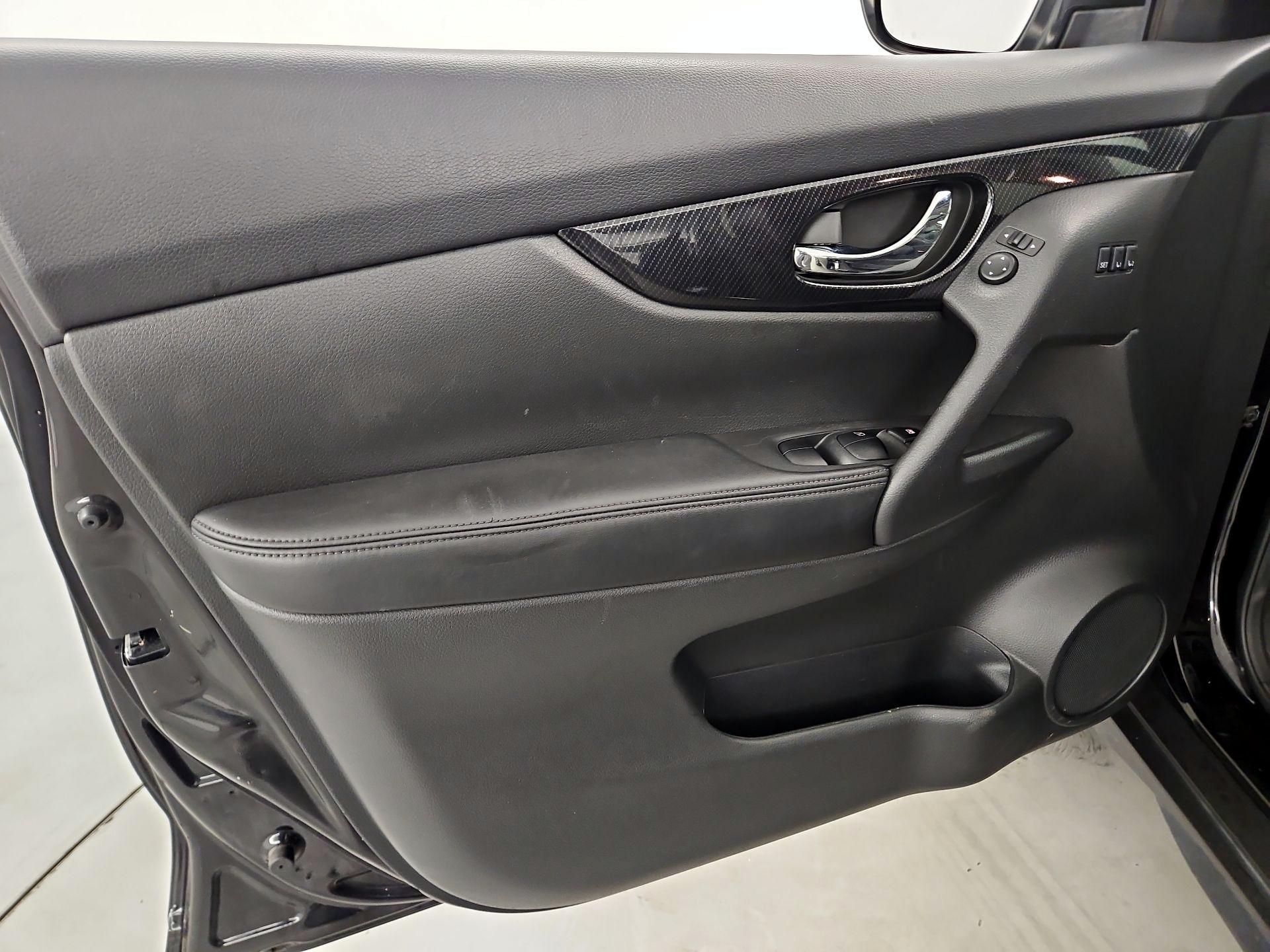 Thumbnail: 2017 Nissan Rogue - 12