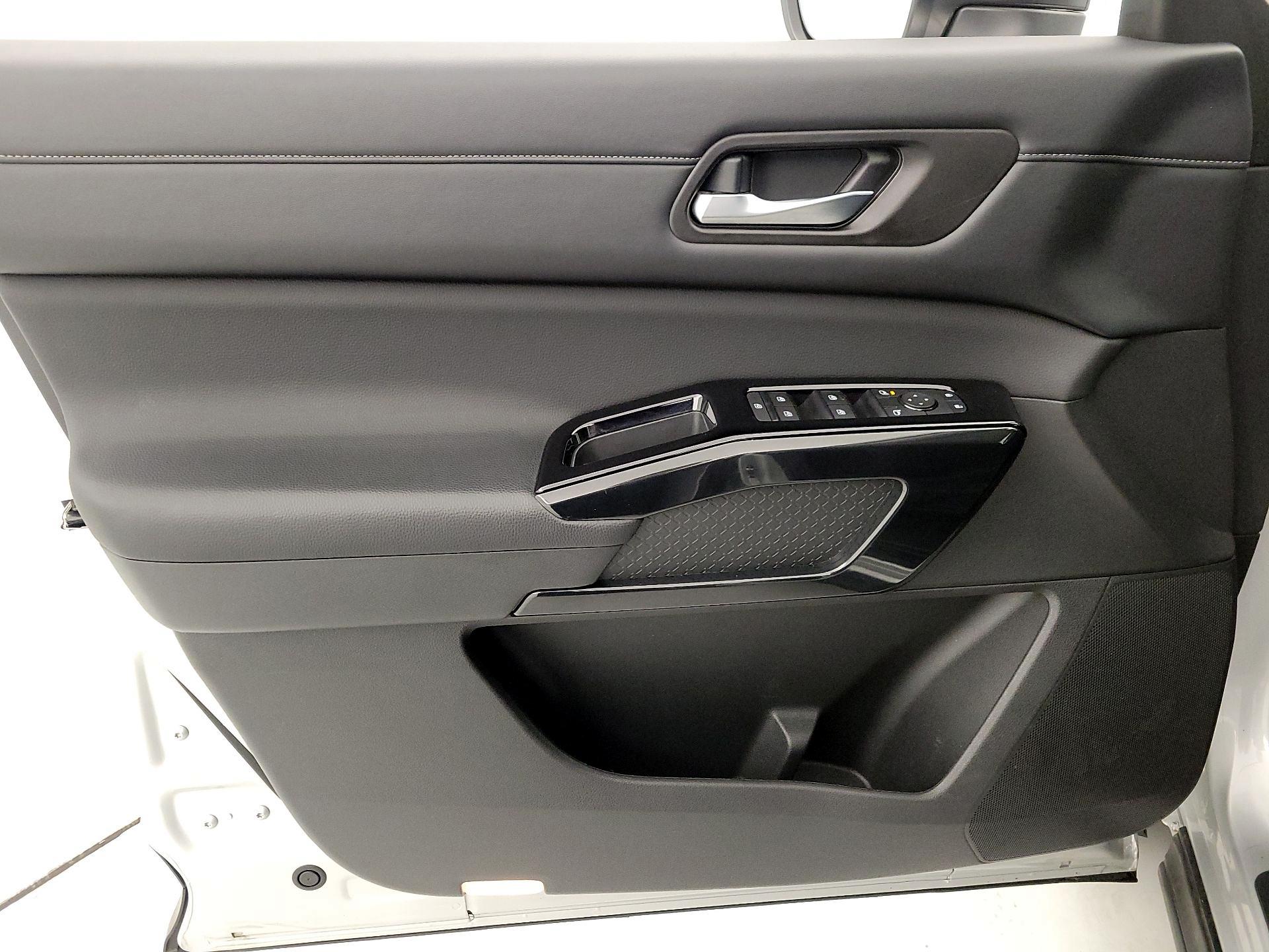 Thumbnail: 2022 Nissan Pathfinder - 12