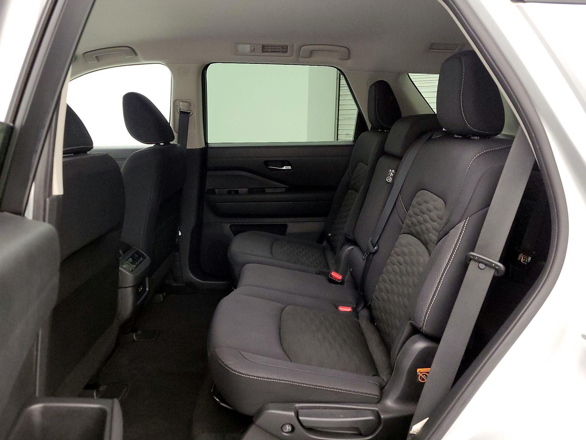 Thumbnail: 2022 Nissan Pathfinder - 19