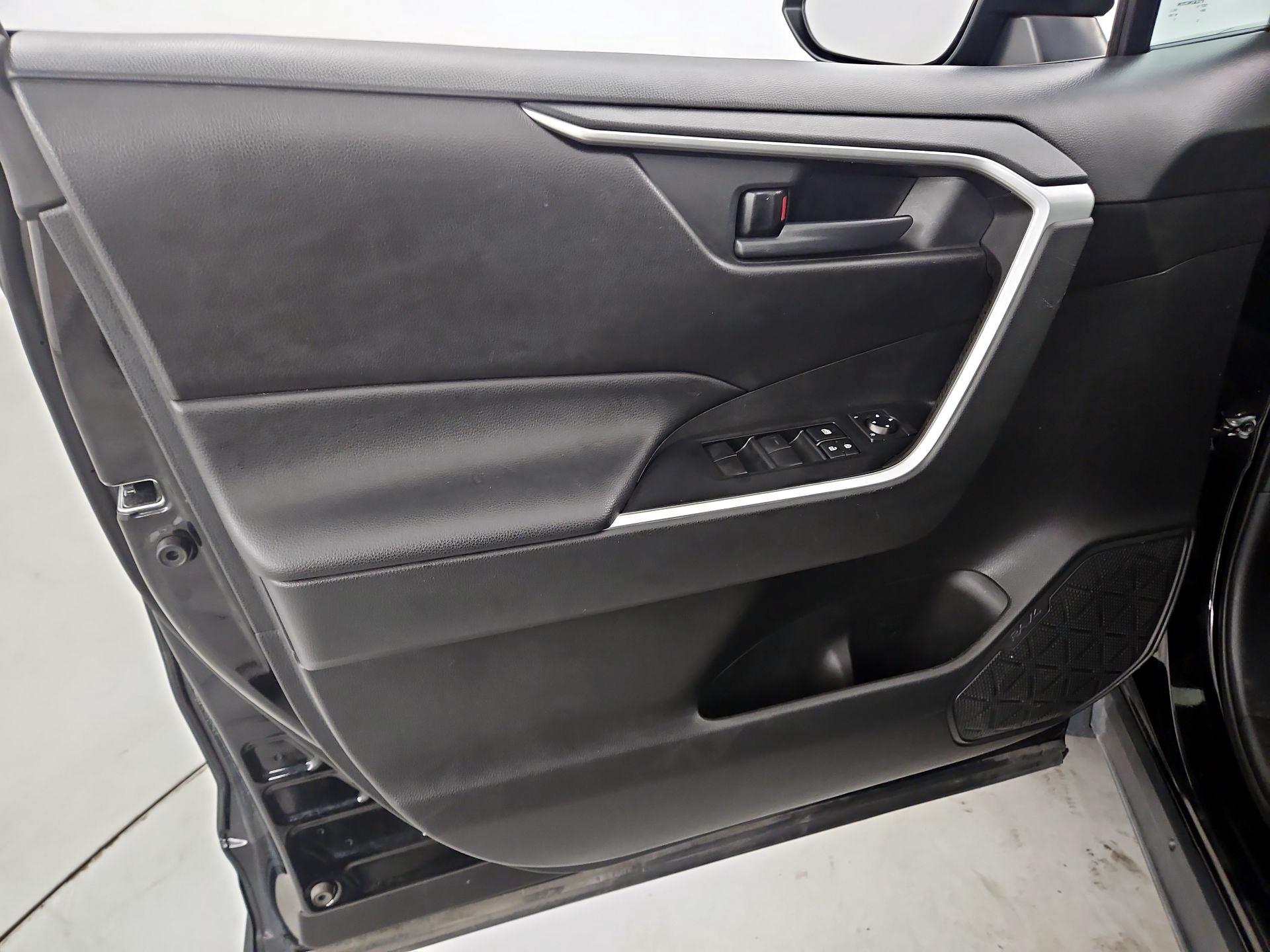 Thumbnail: 2021 Toyota RAV4 - 12