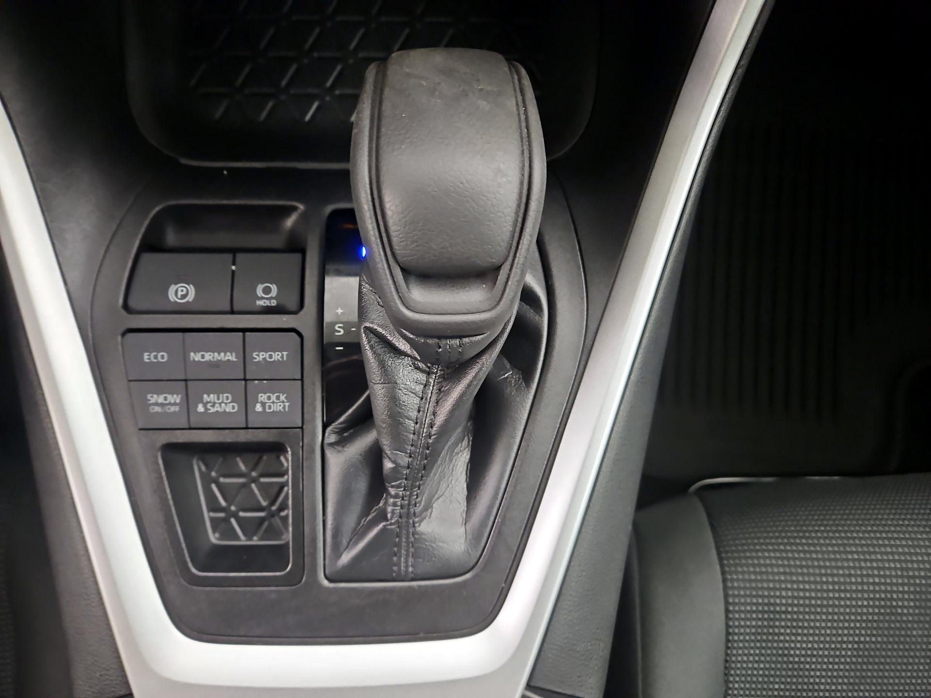 Thumbnail: 2021 Toyota RAV4 - 17