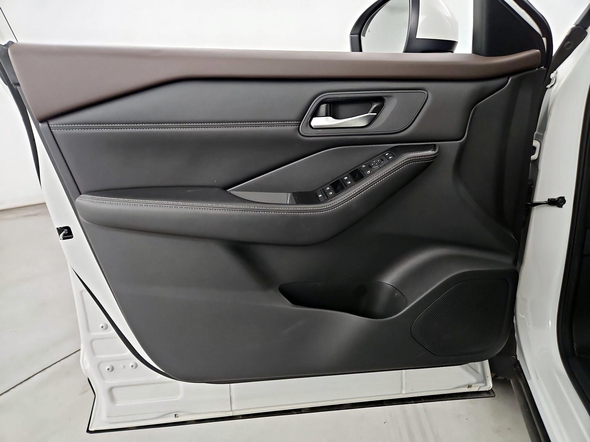 Thumbnail: 2023 Nissan Rogue - 12