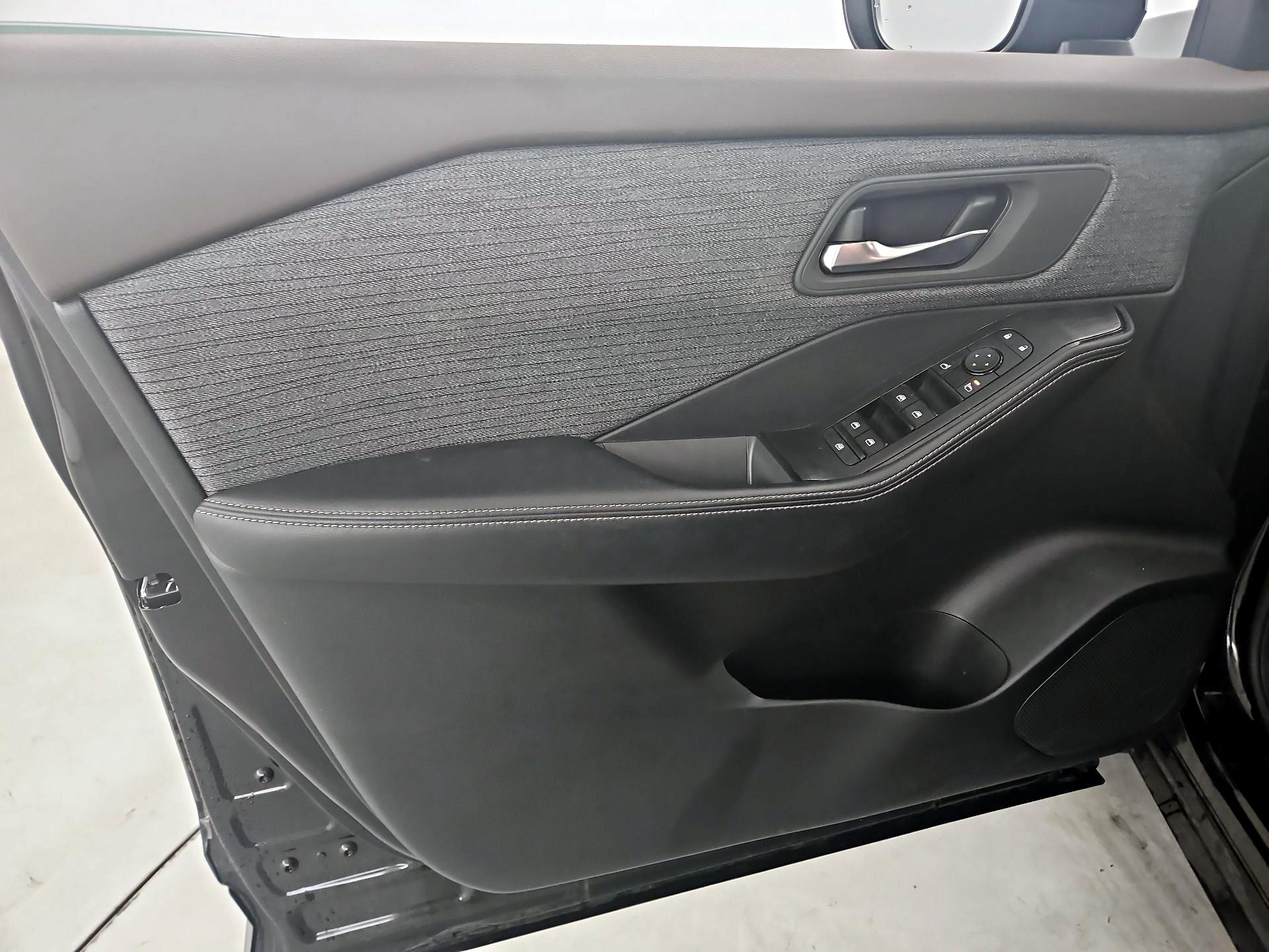 Thumbnail: 2023 Nissan Rogue - 12