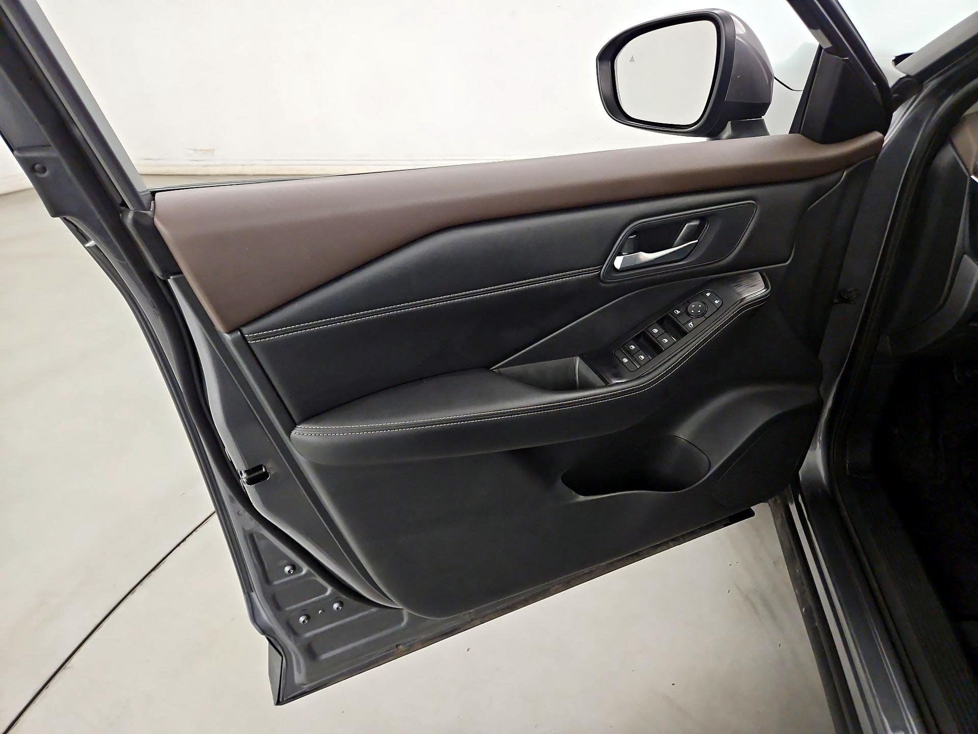 Thumbnail: 2023 Nissan Rogue - 12