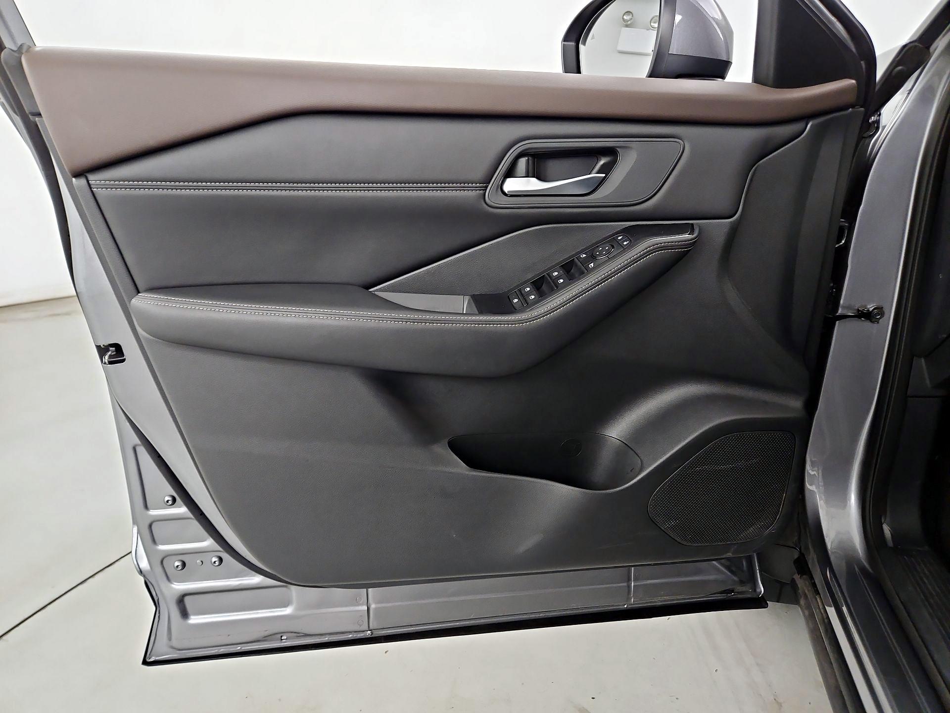 Thumbnail: 2023 Nissan Rogue - 12