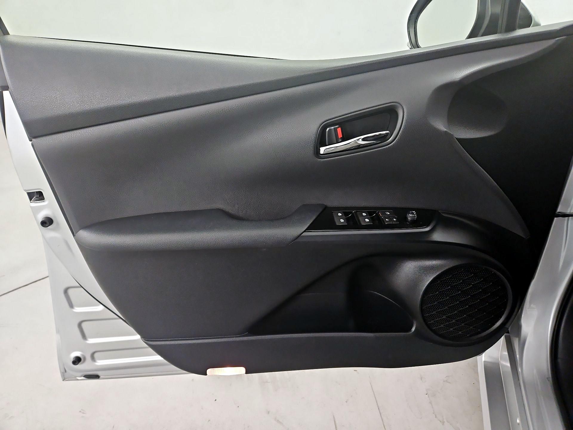 Thumbnail: 2017 Toyota Prius - 12