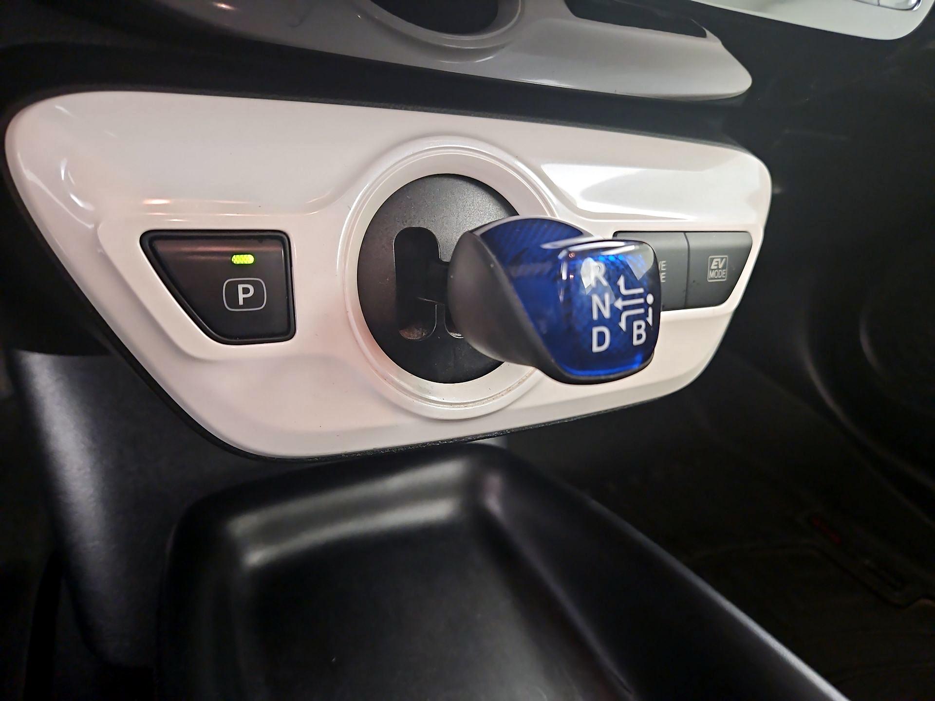 Thumbnail: 2017 Toyota Prius - 17