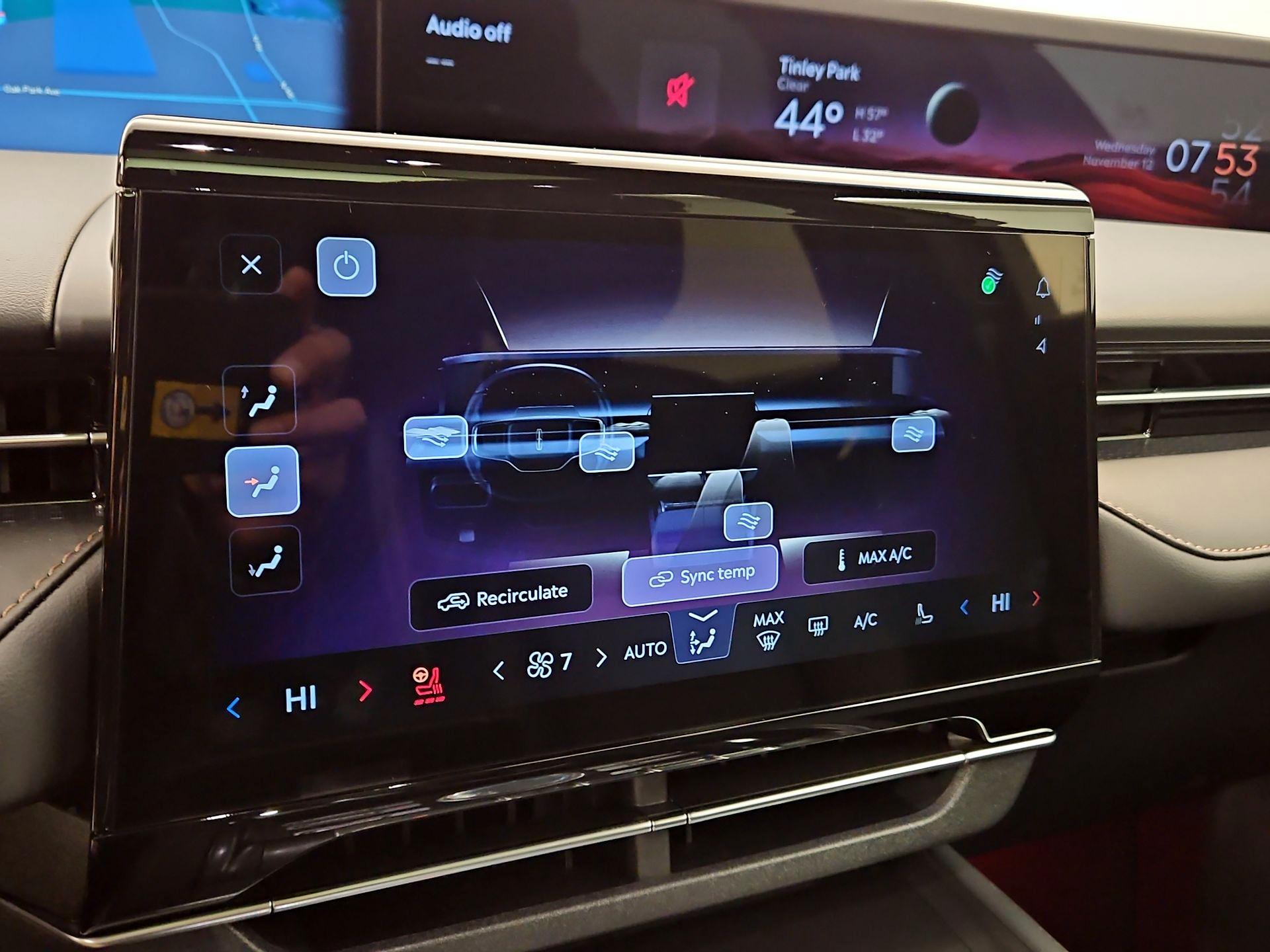 Thumbnail: 2024 Lincoln Nautilus - 17