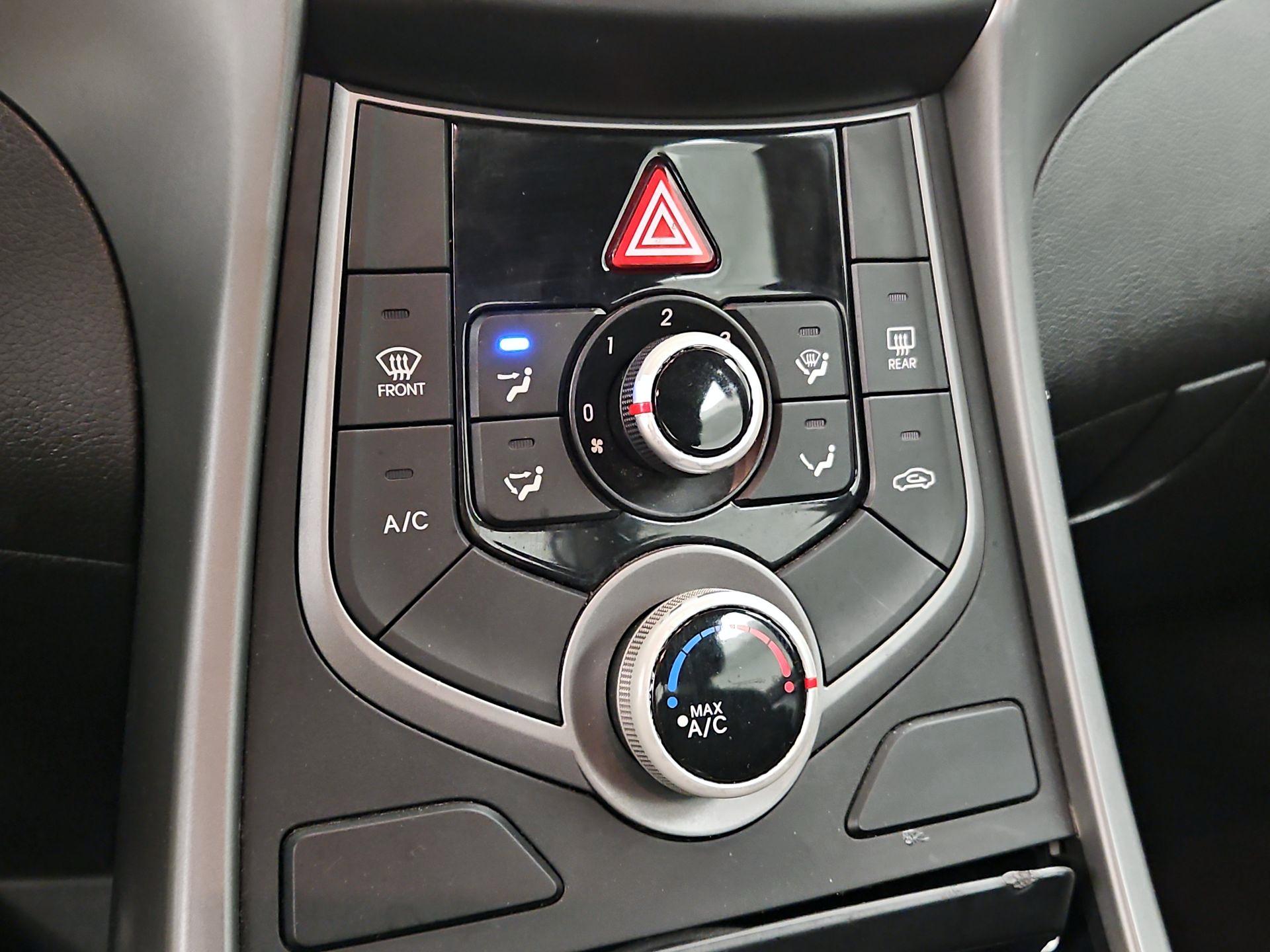 Thumbnail: 2015 Hyundai Elantra - 16