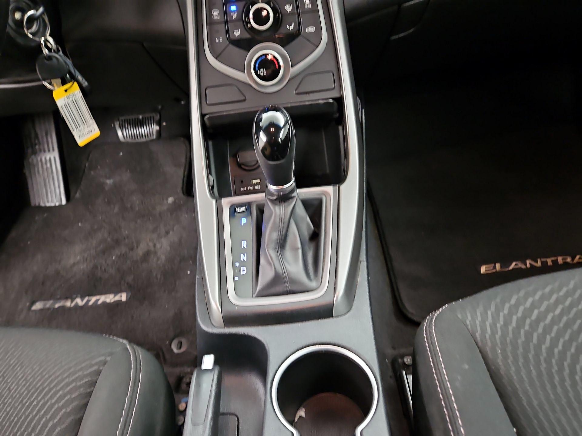 Thumbnail: 2015 Hyundai Elantra - 17