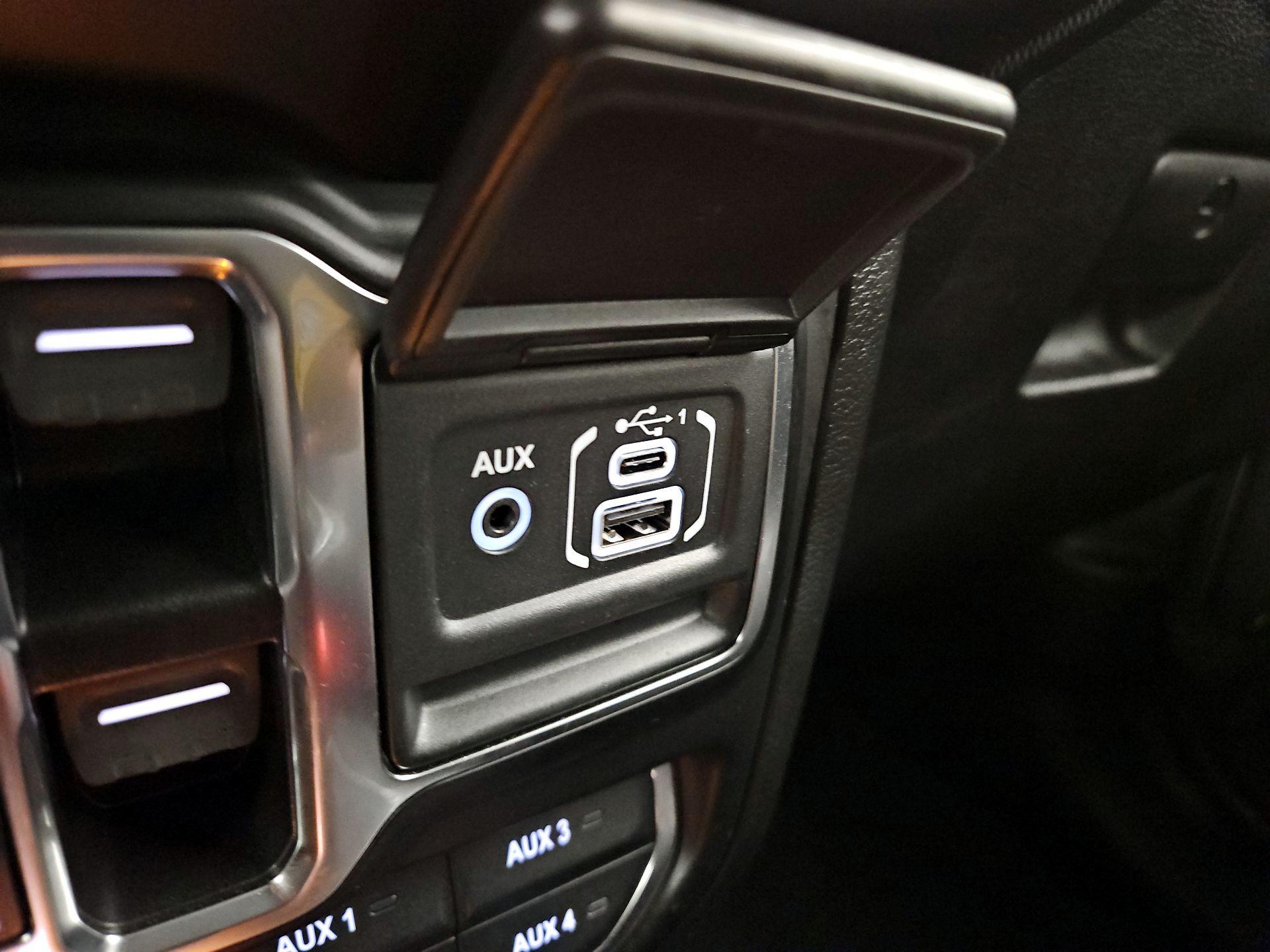 Thumbnail: 2022 Jeep Wrangler - 19