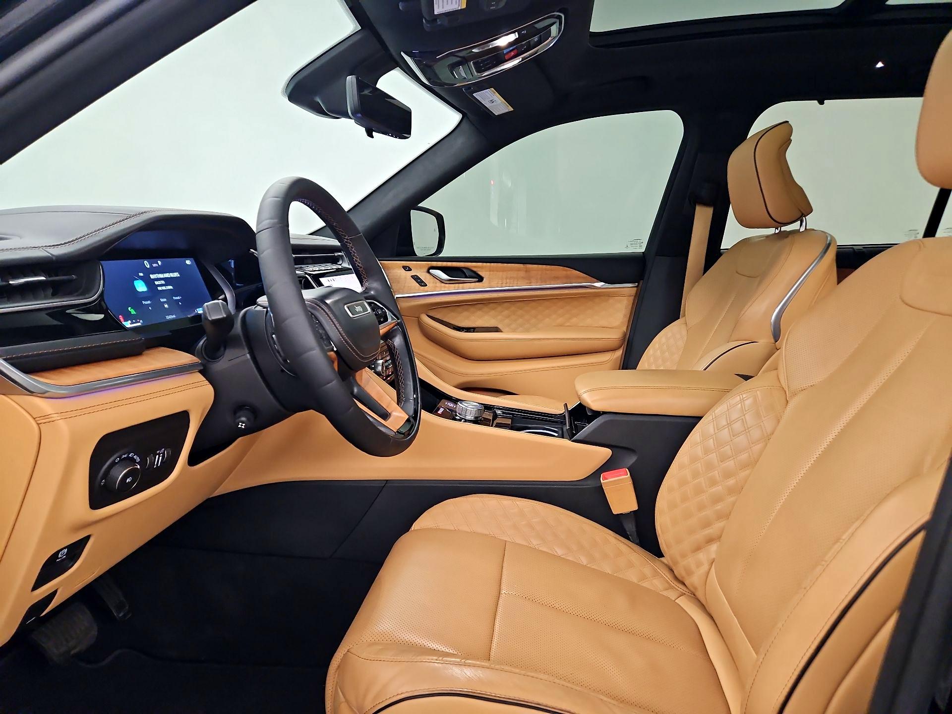 Thumbnail: 2022 Jeep Grand Cherokee - 11