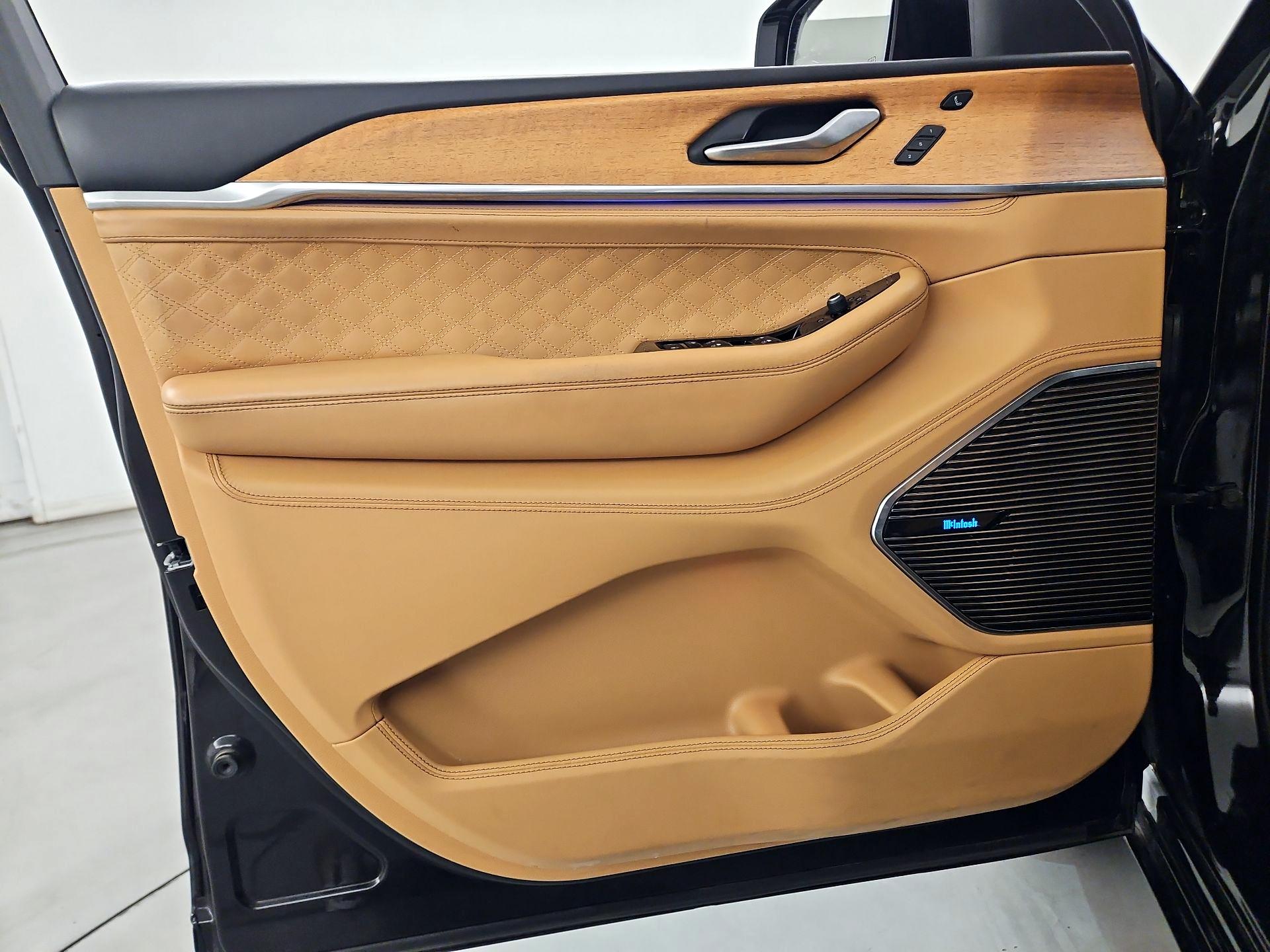 Thumbnail: 2022 Jeep Grand Cherokee - 12