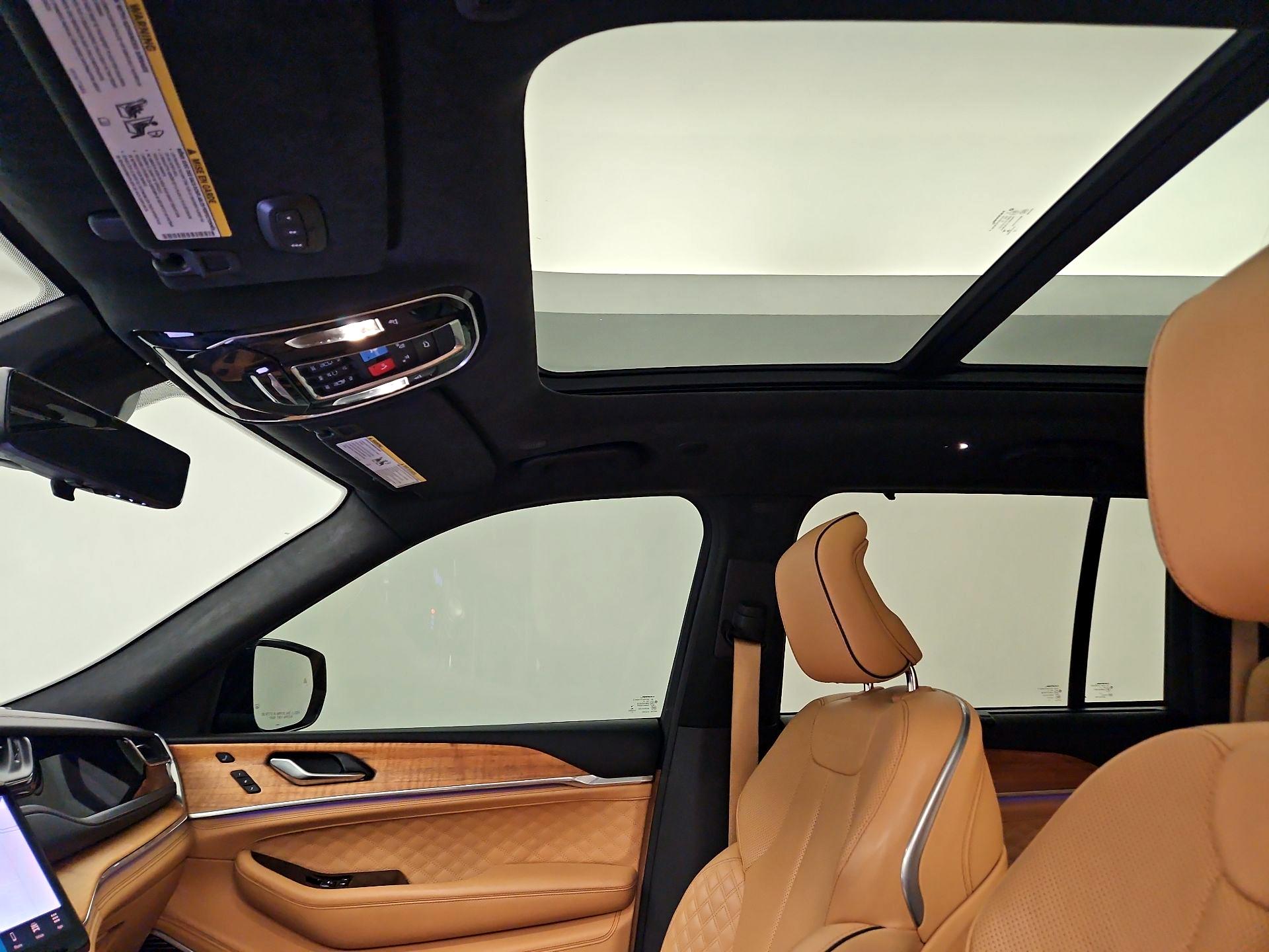 Thumbnail: 2022 Jeep Grand Cherokee - 20