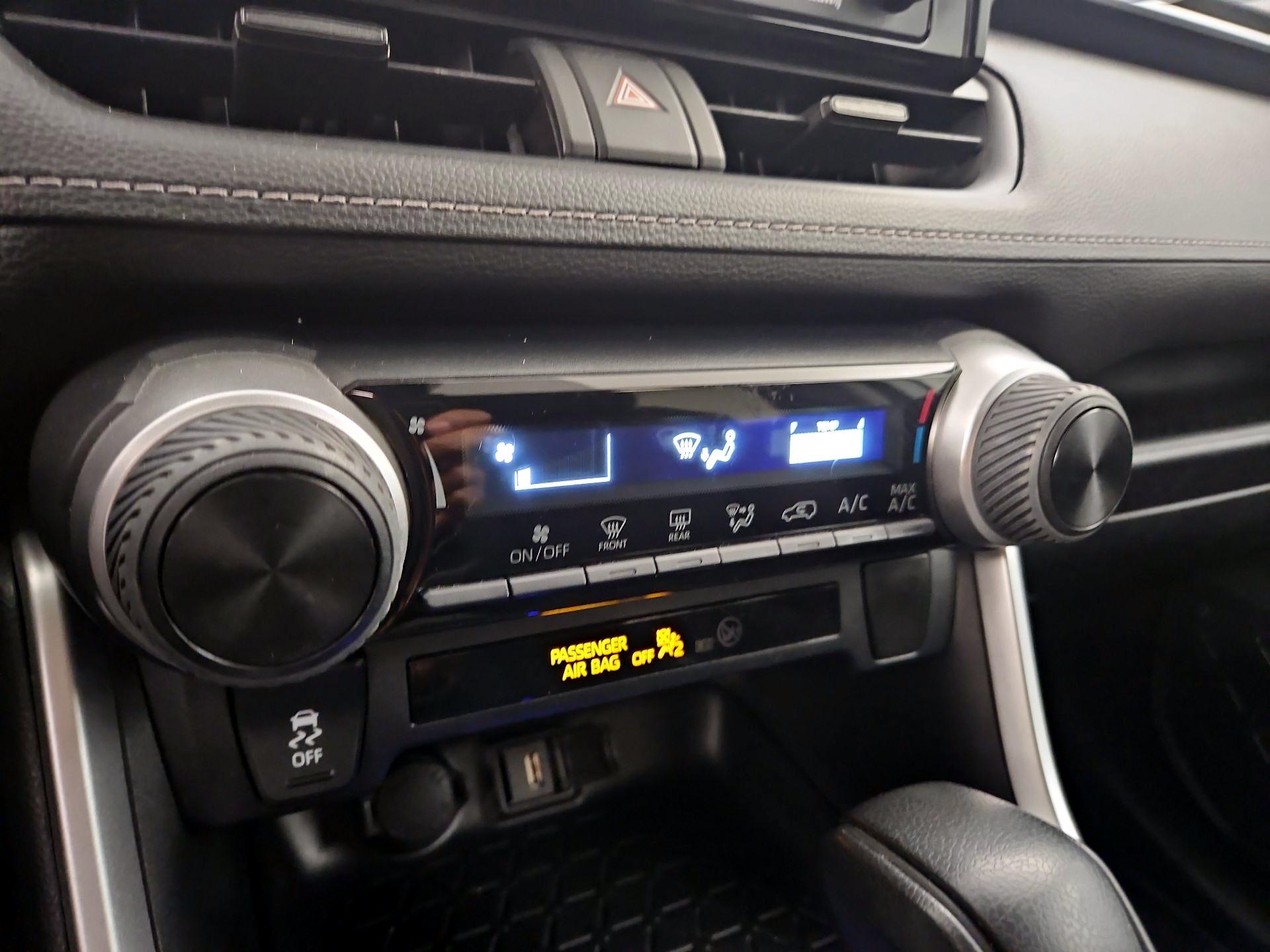 Thumbnail: 2020 Toyota RAV4 - 16