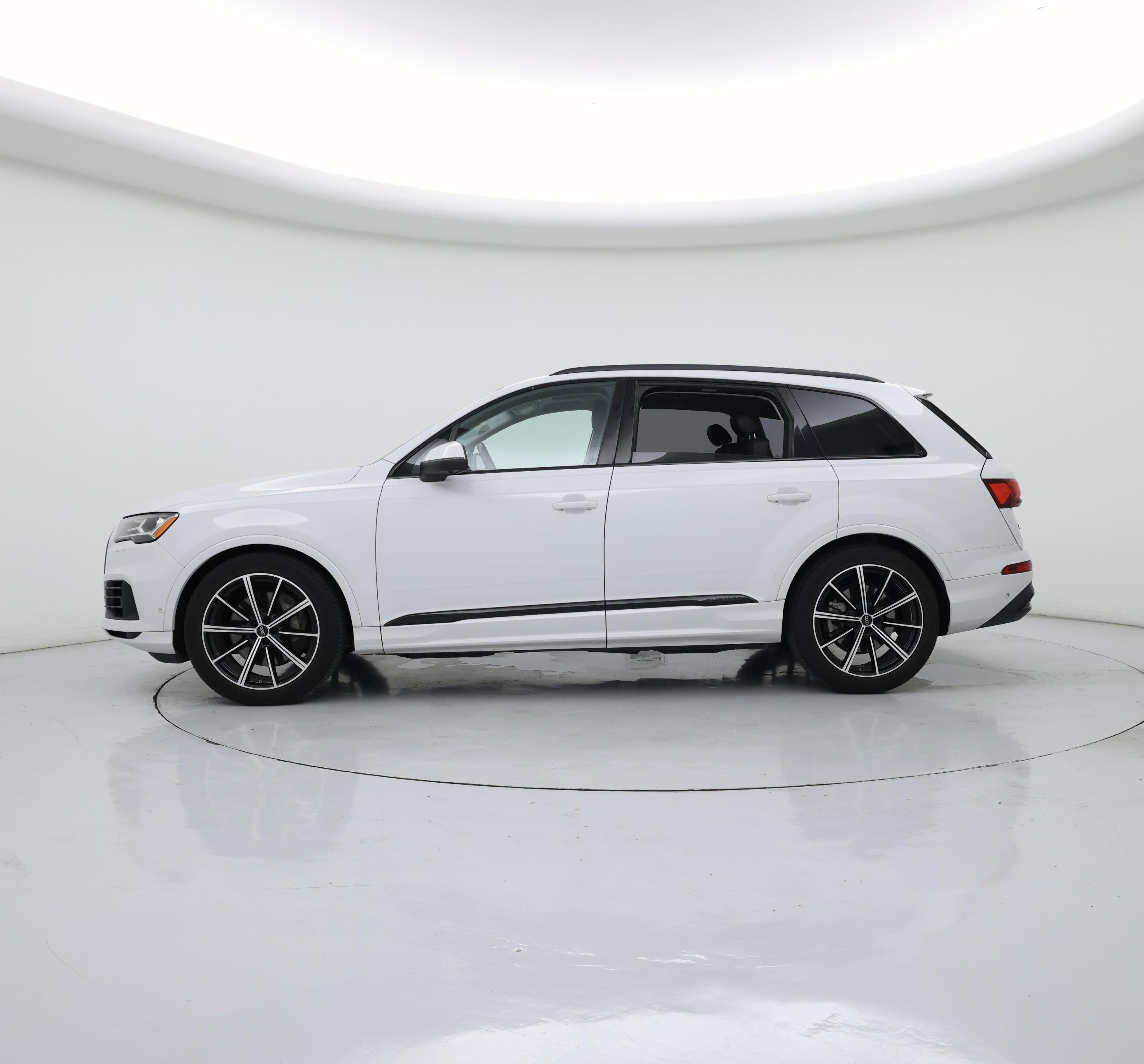 Thumbnail: 2023 Audi Q7 - 3